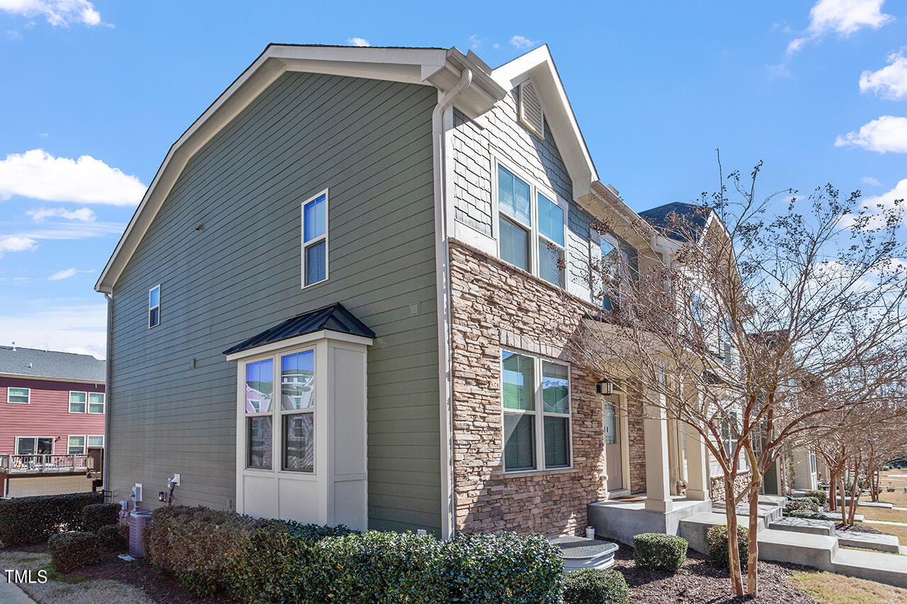 1001 Drayman Place