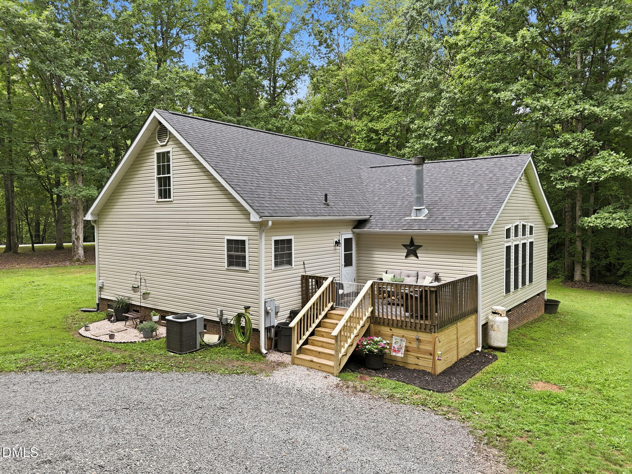 1507 Rainbow Circle