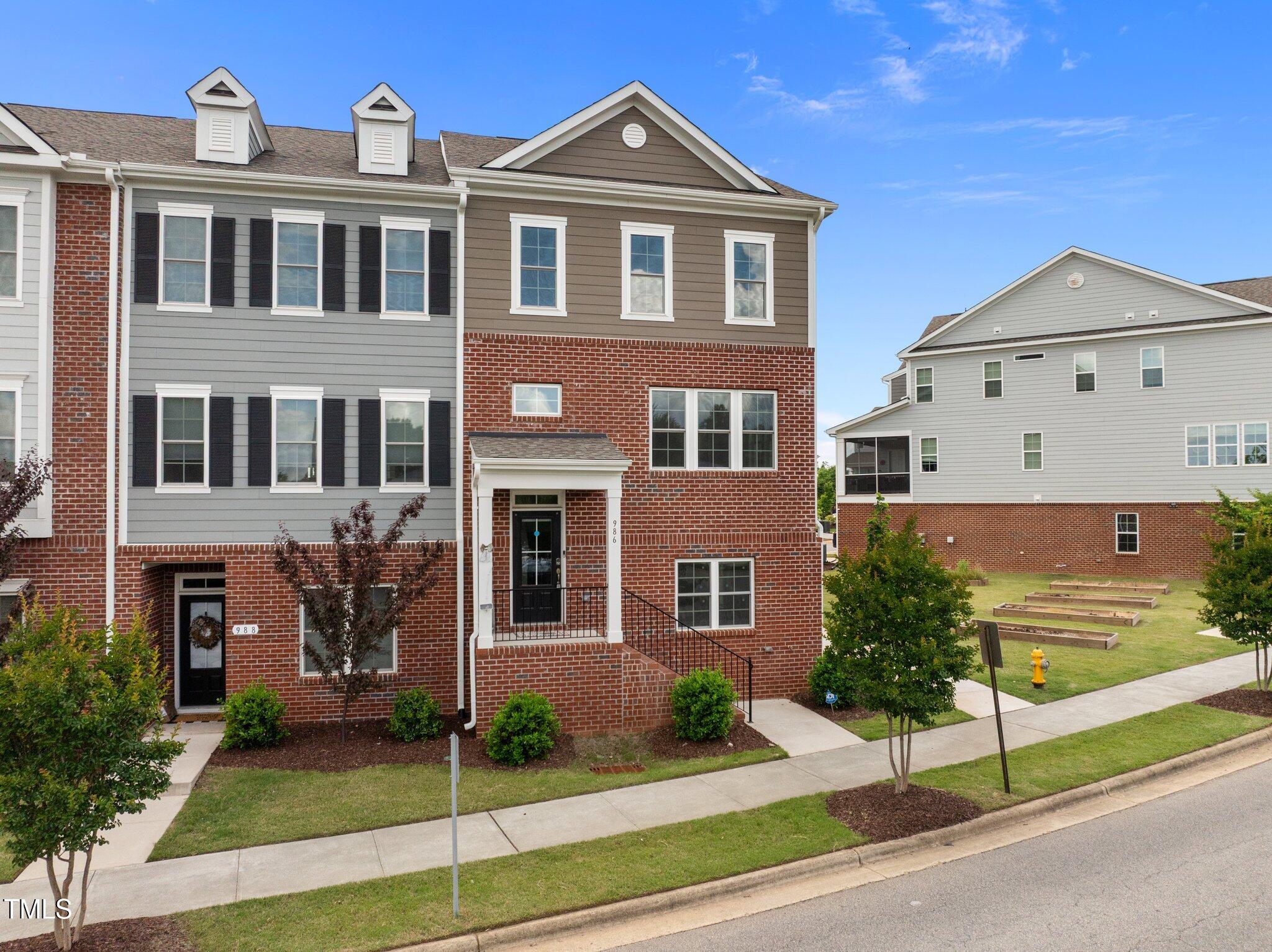 986 Gateway Commons Circle