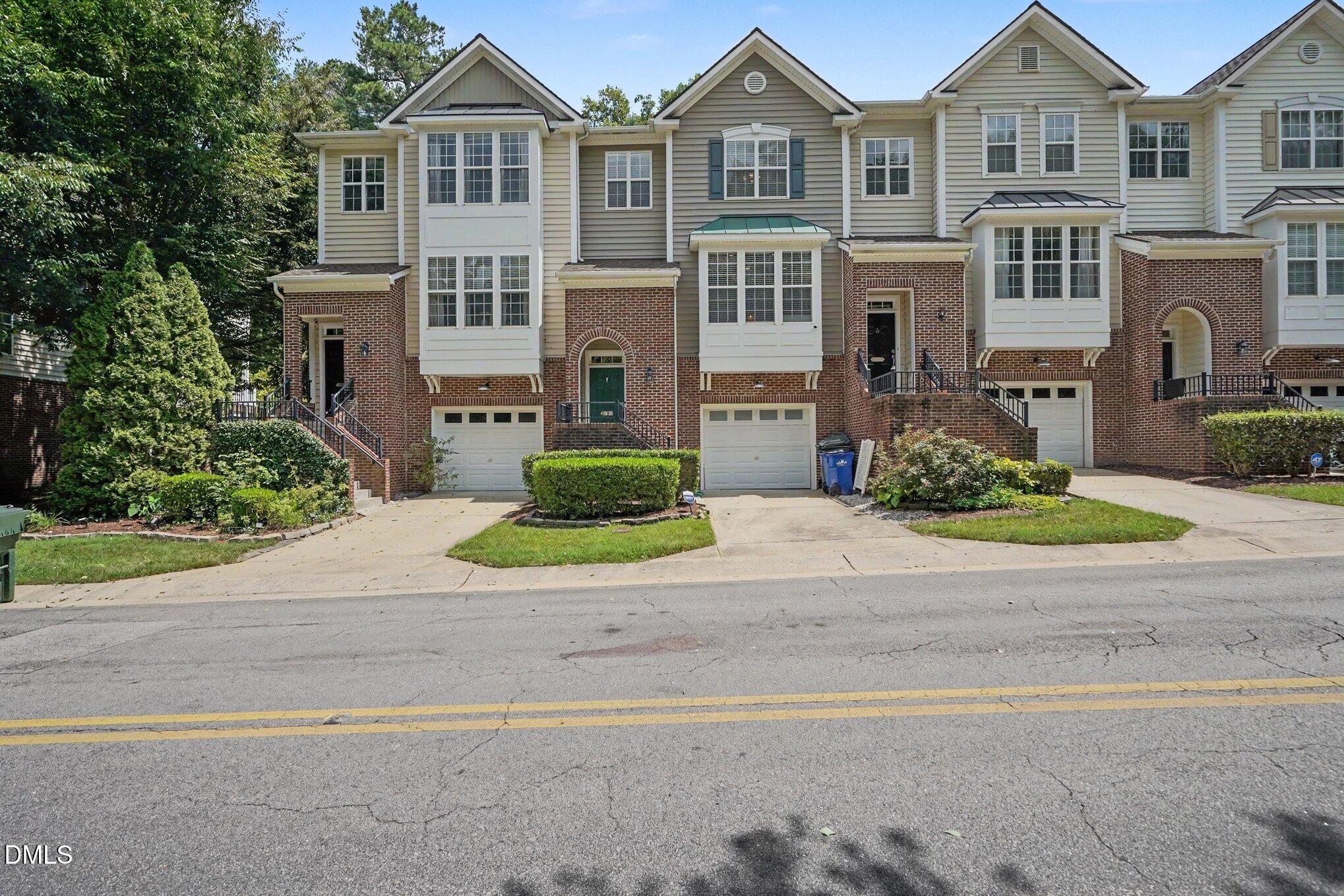 5453 Crescentview Parkway