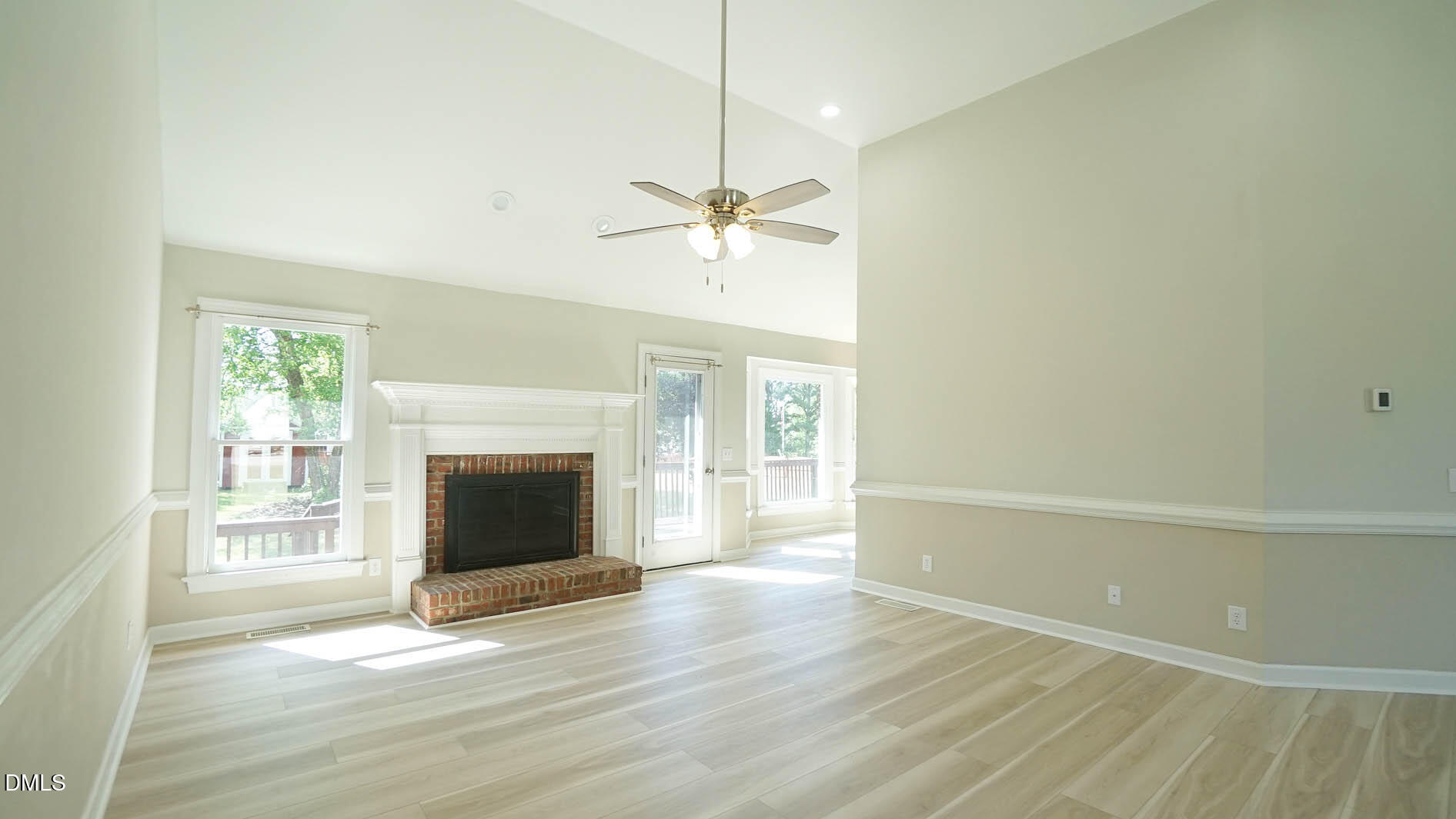 400 Knolls View Drive