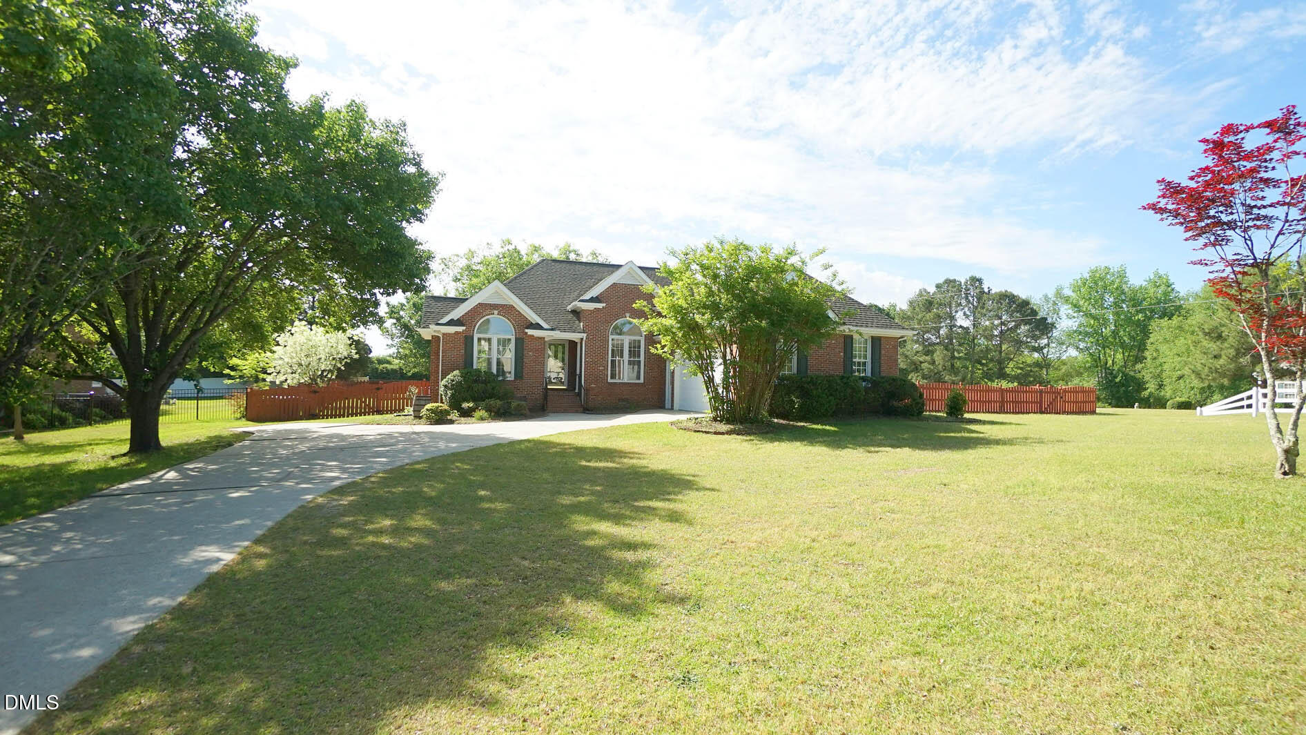 400 Knolls View Drive