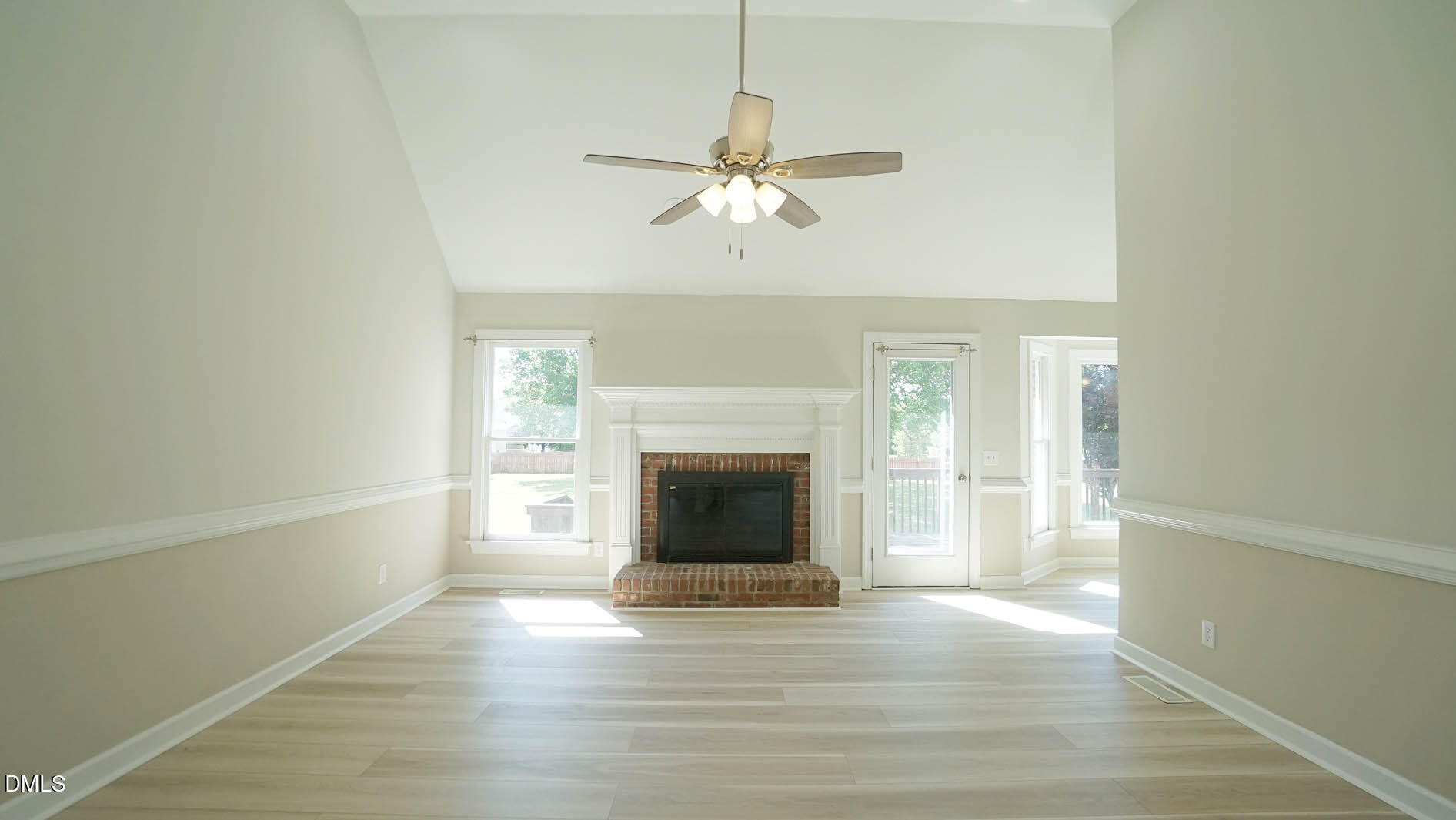400 Knolls View Drive