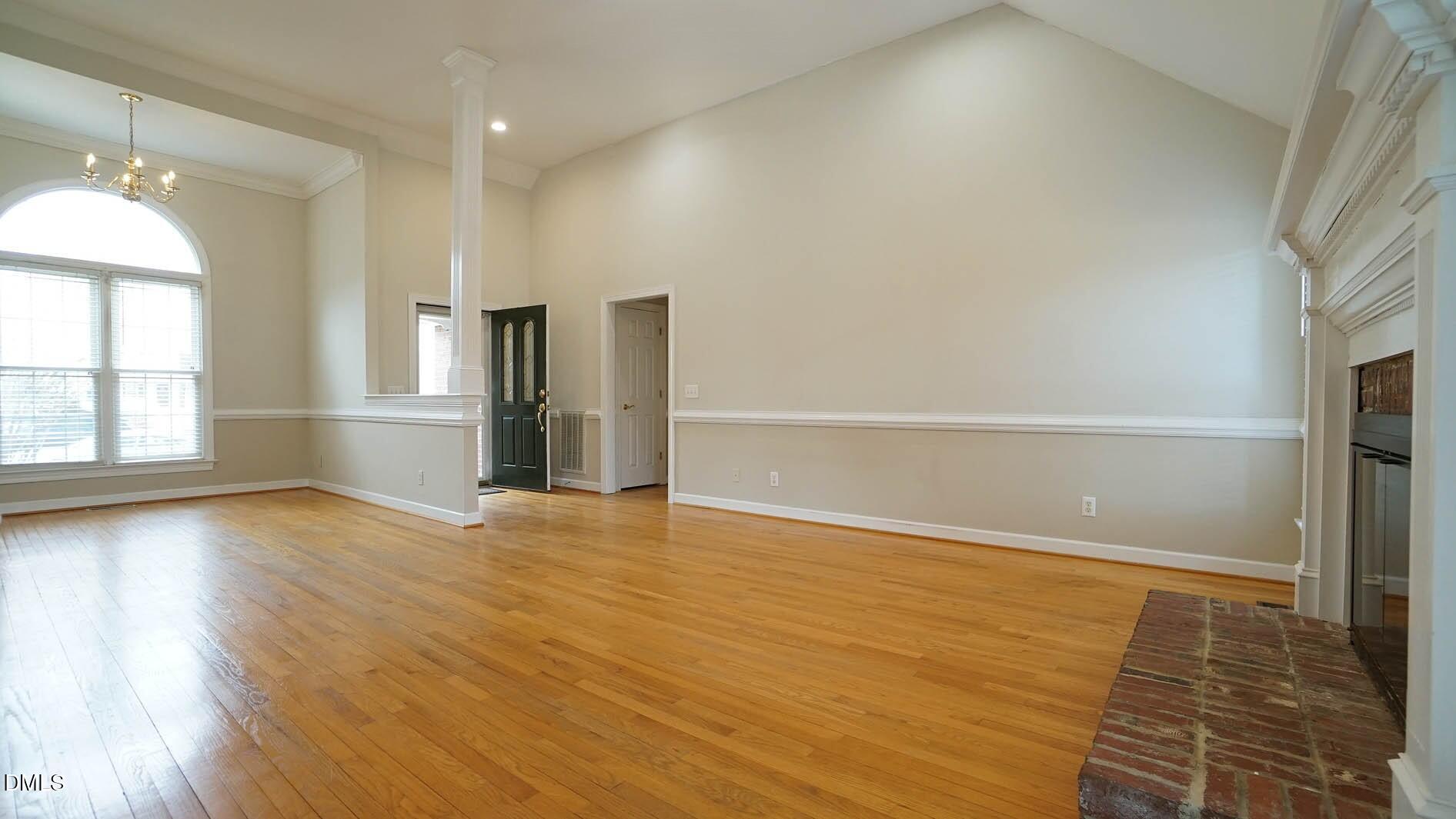 400 Knolls View Drive