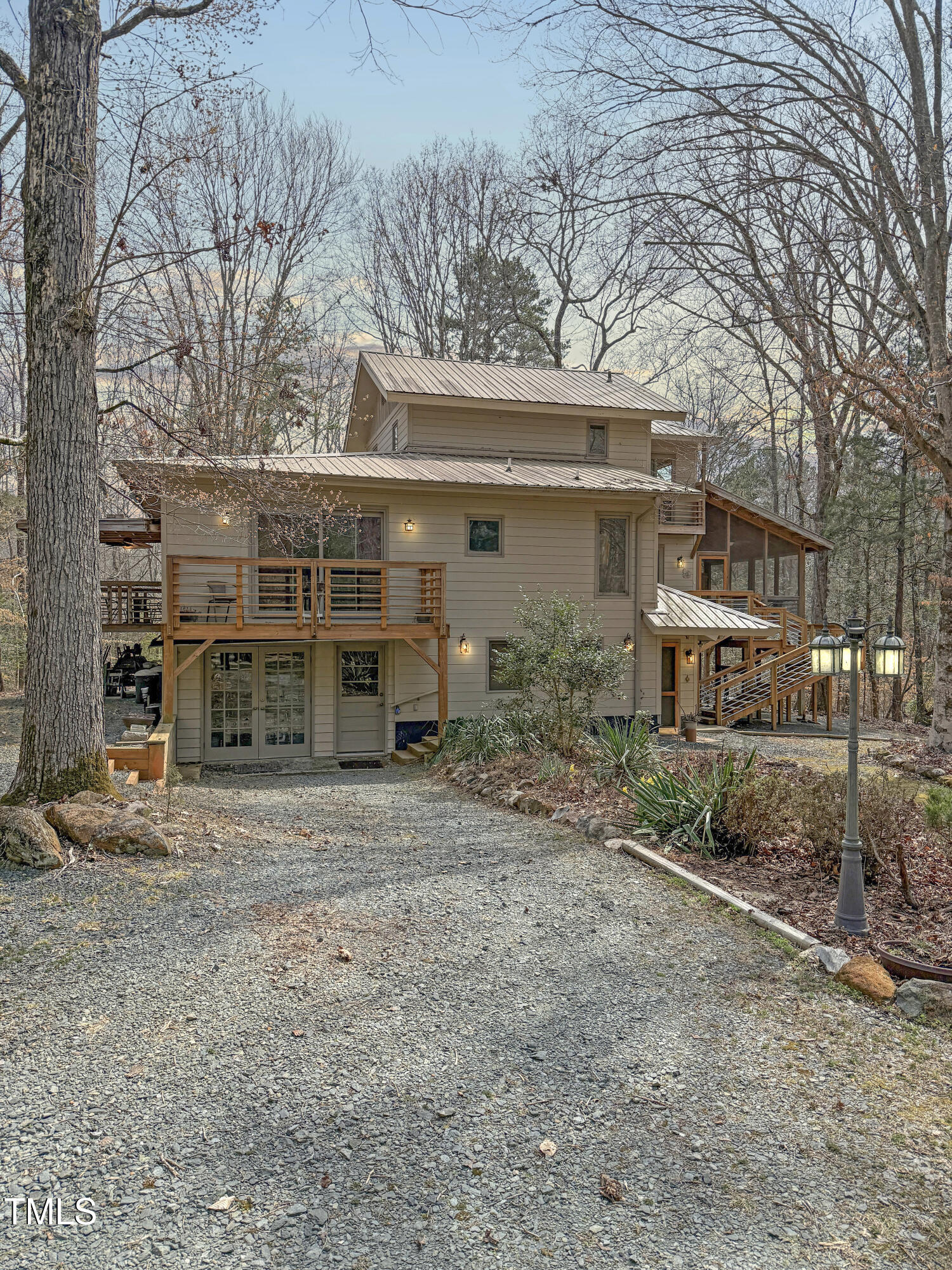 2811 Chicken Bridge Road