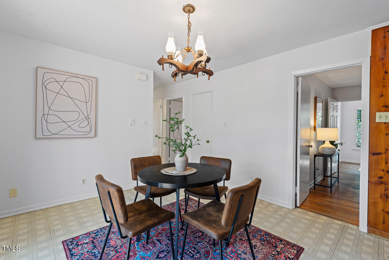 Carrboro, North Carolina 27510, United States, 5 Bedrooms Bedrooms, ,3 BathroomsBathrooms,Residential,Pending,88673