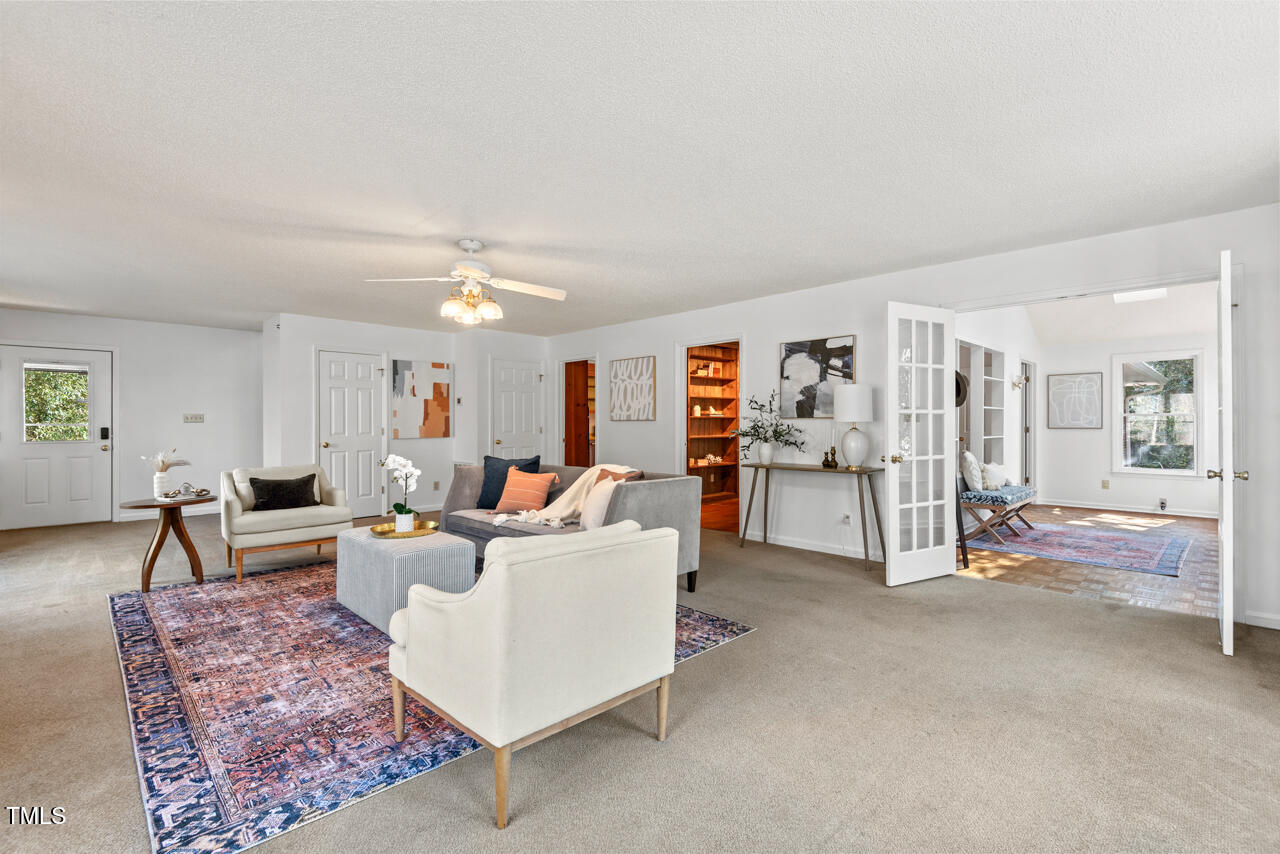 Carrboro, North Carolina 27510, United States, 5 Bedrooms Bedrooms, ,3 BathroomsBathrooms,Residential,Pending,88673