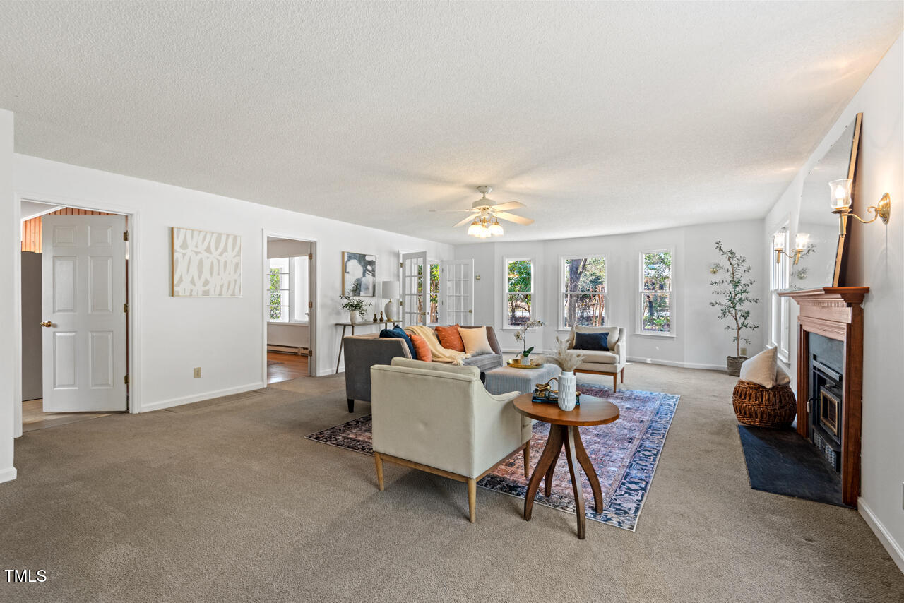 Carrboro, North Carolina 27510, United States, 5 Bedrooms Bedrooms, ,3 BathroomsBathrooms,Residential,Pending,88673