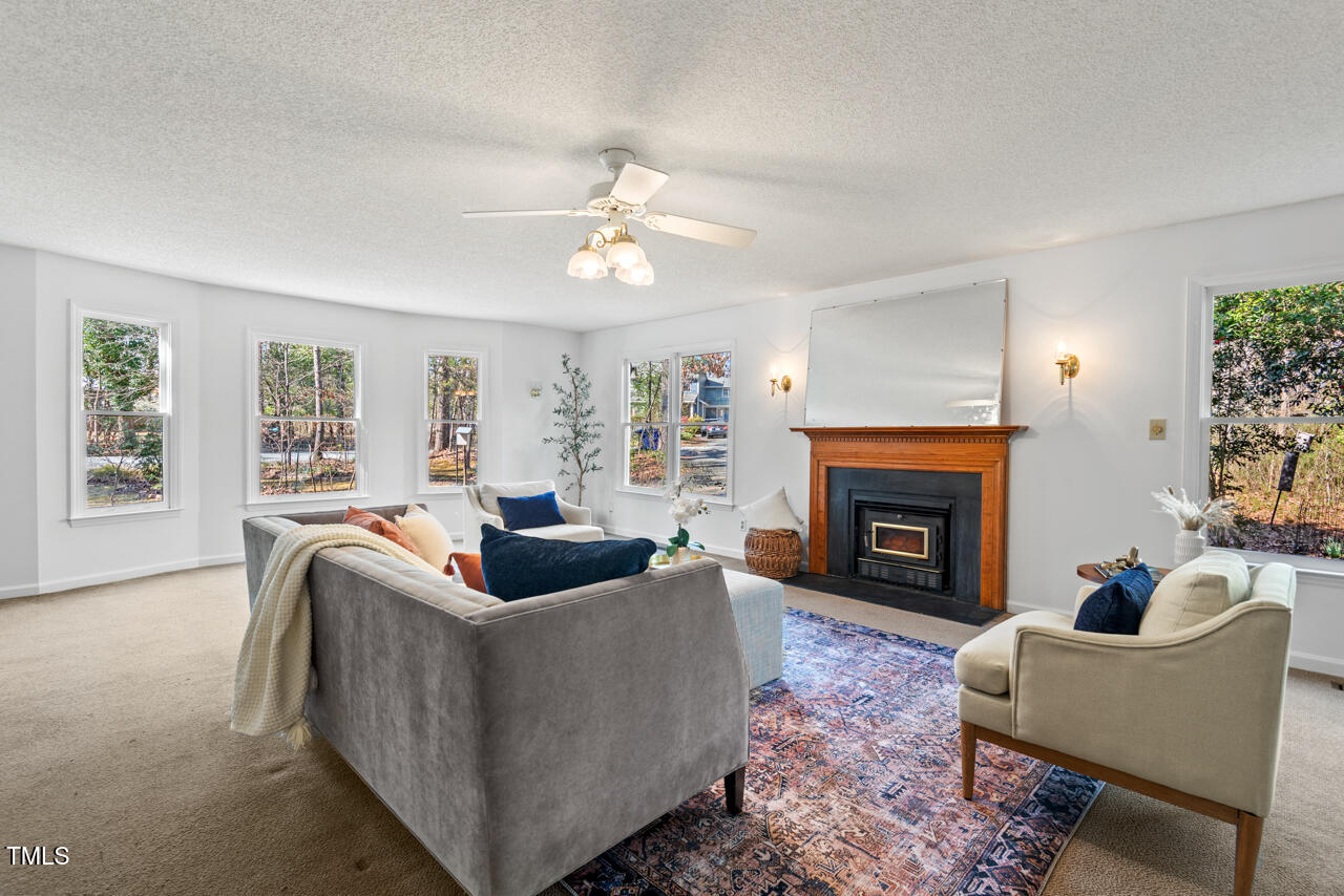 Carrboro, North Carolina 27510, United States, 5 Bedrooms Bedrooms, ,3 BathroomsBathrooms,Residential,Pending,88673