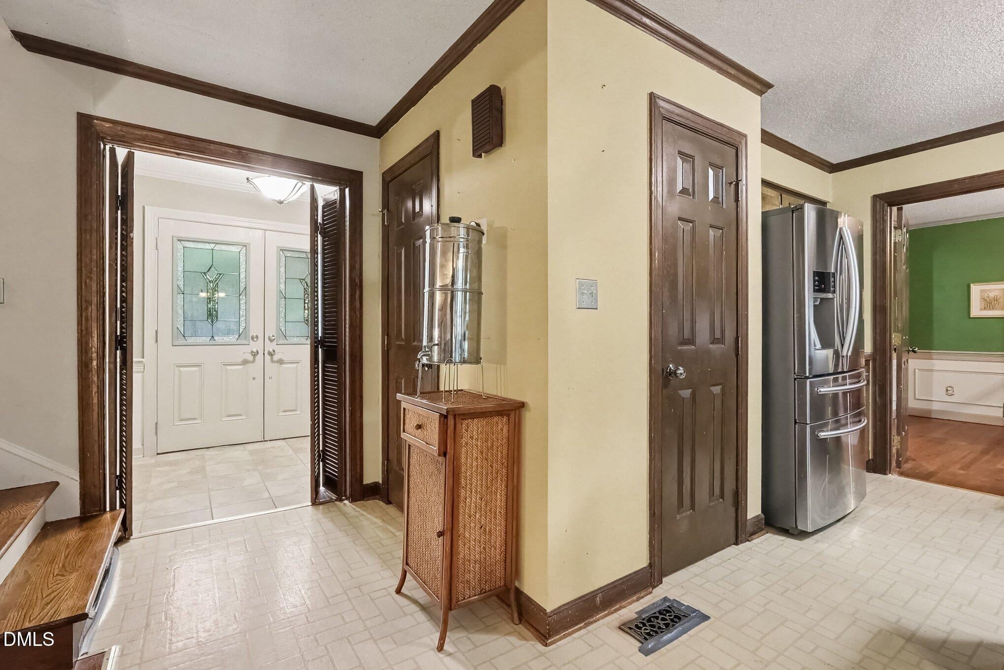 8804 N View Court