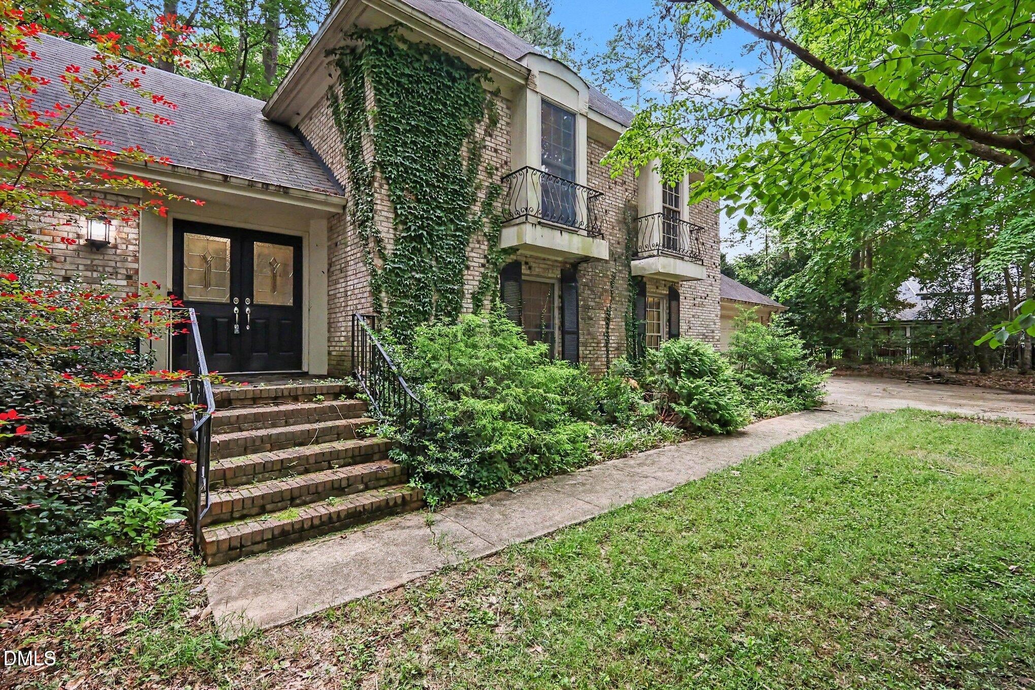 8804 N View Court