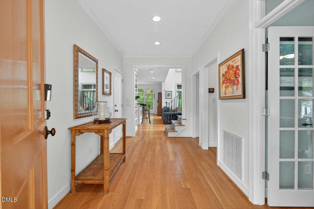 302 Edgewater Circle