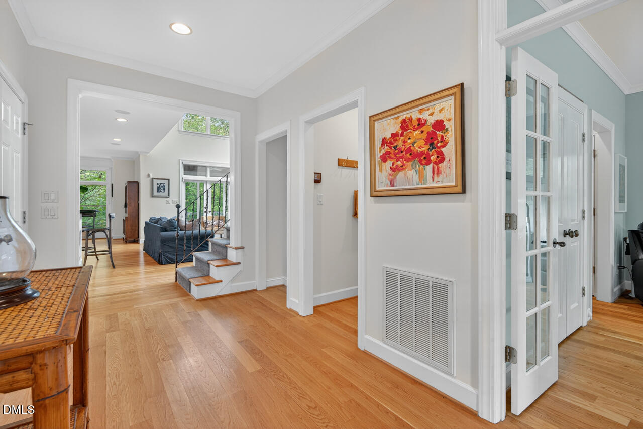 302 Edgewater Circle