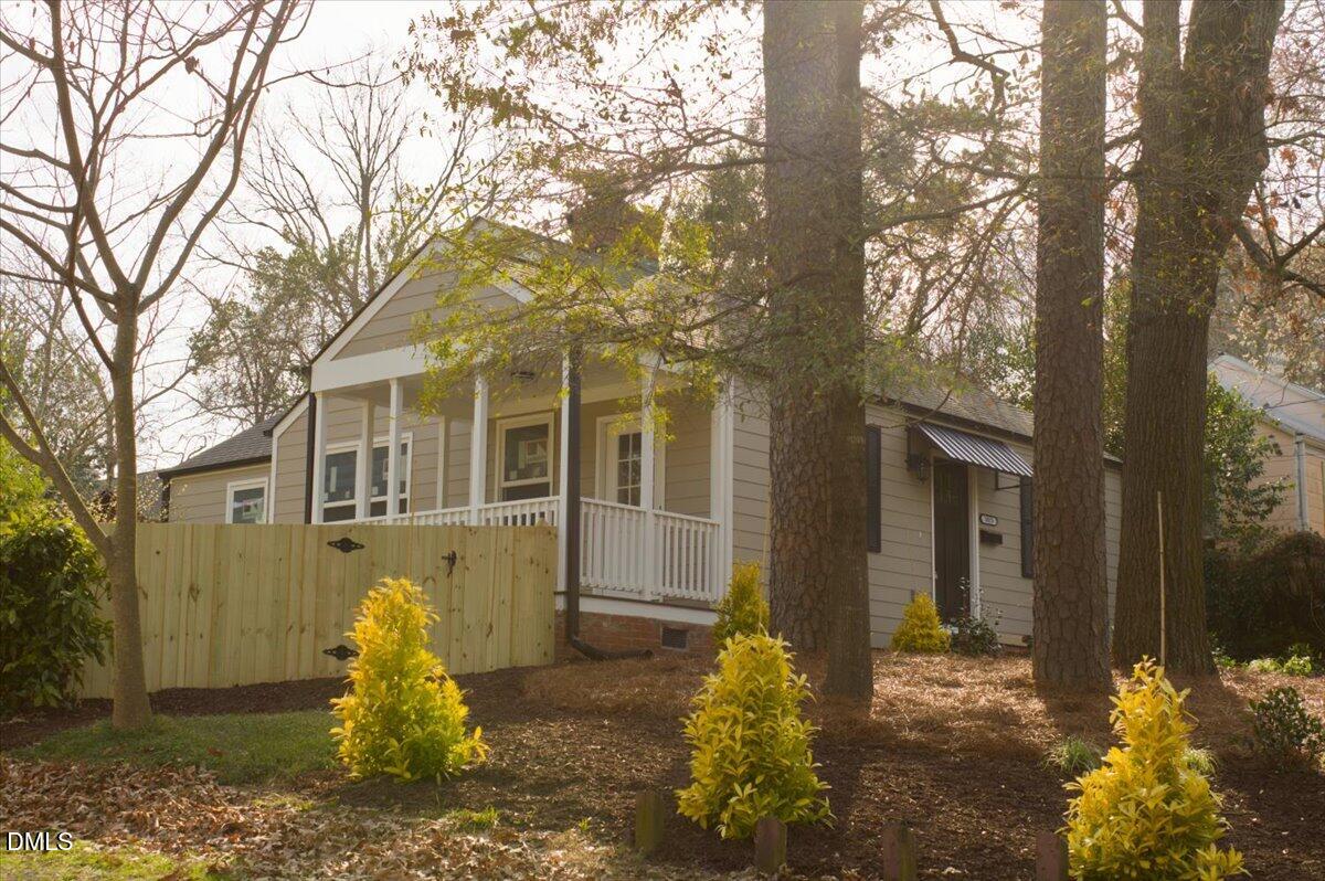 1023 W Lakewood Avenue