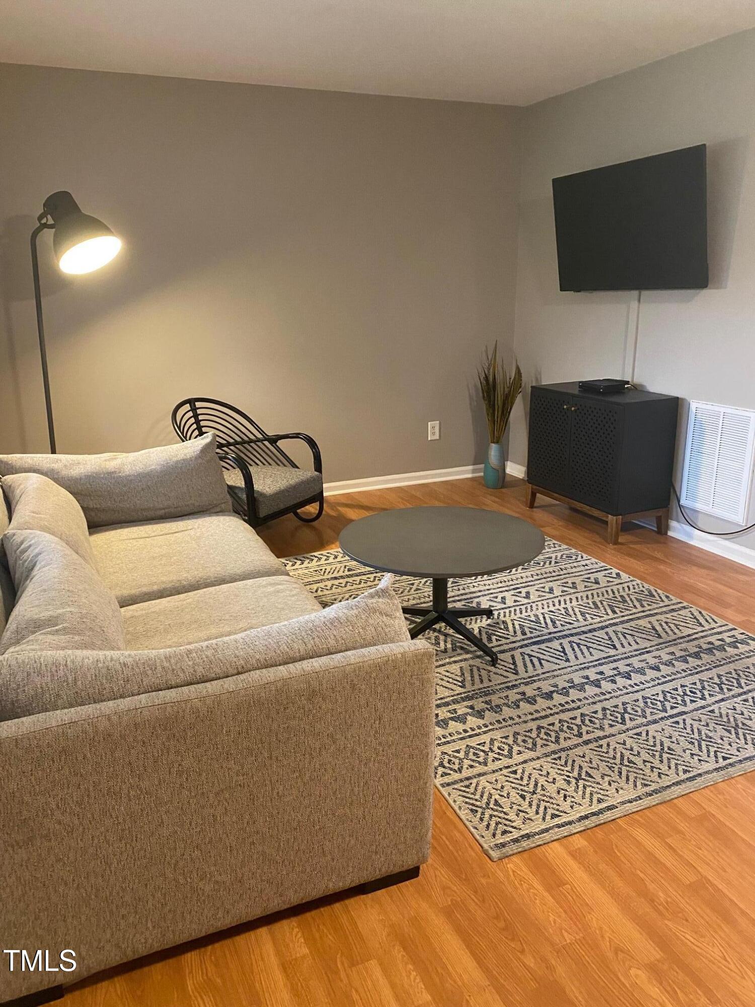 807 W Trinity Avenue Apt 209