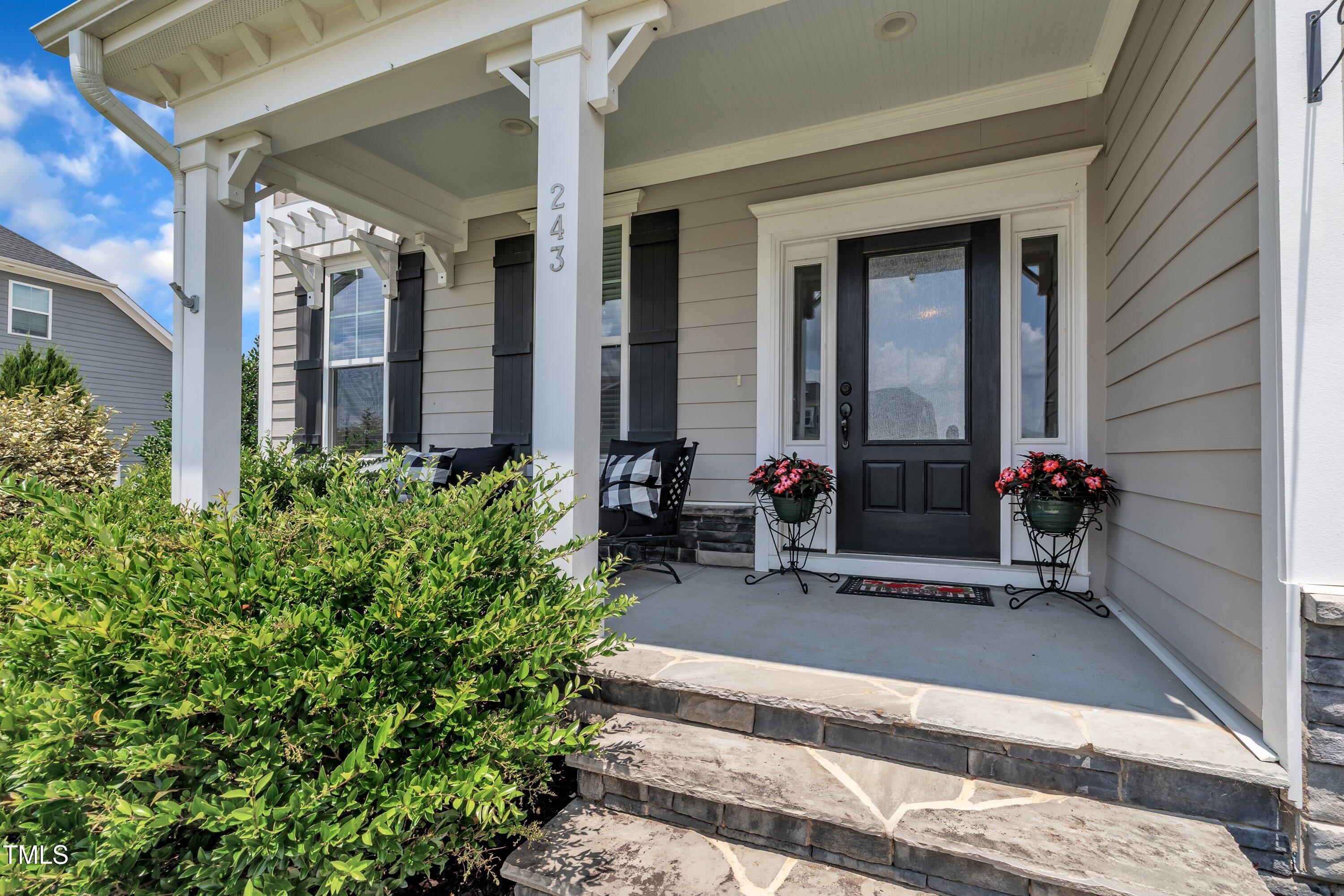 243 E Wellesley Drive