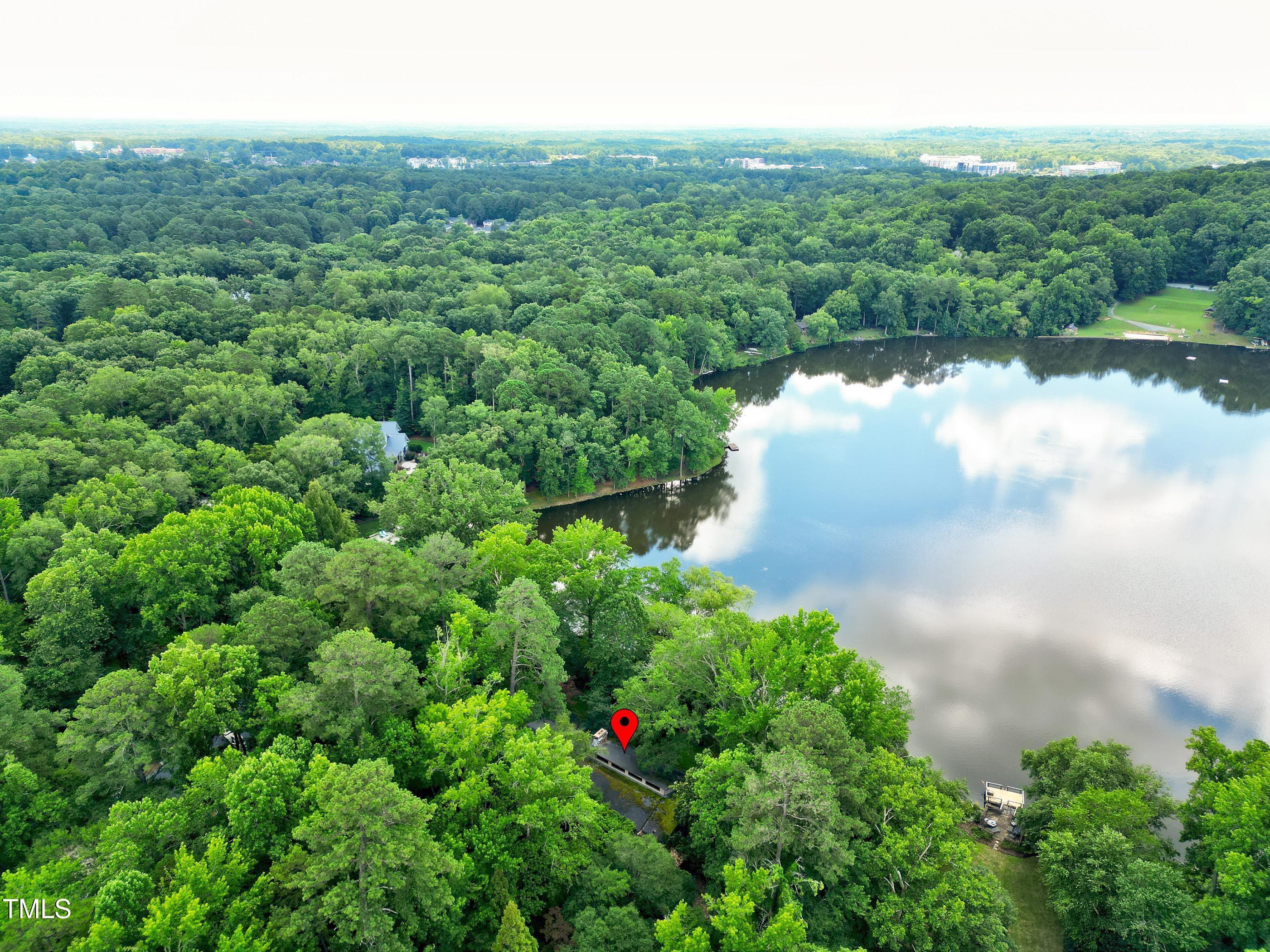 2144 Lakeshore Court