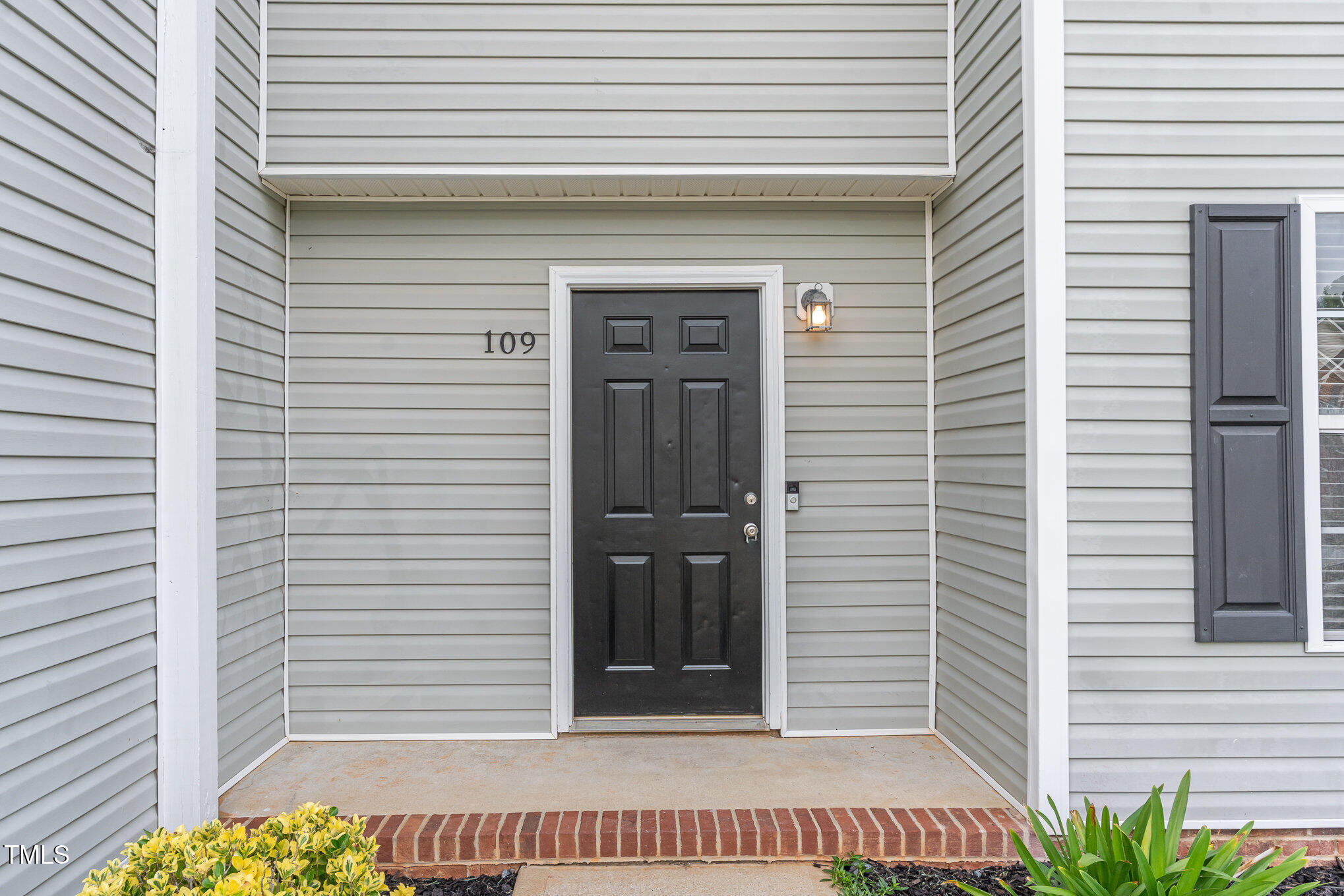 109 Blackthorne Court