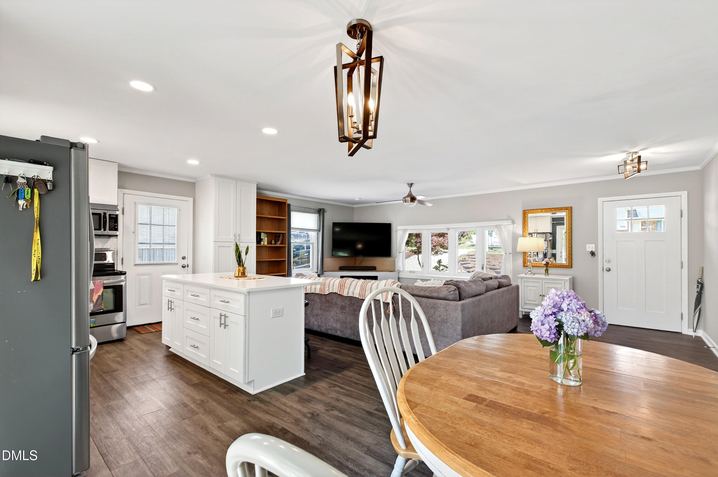 1408 N King Charles Road