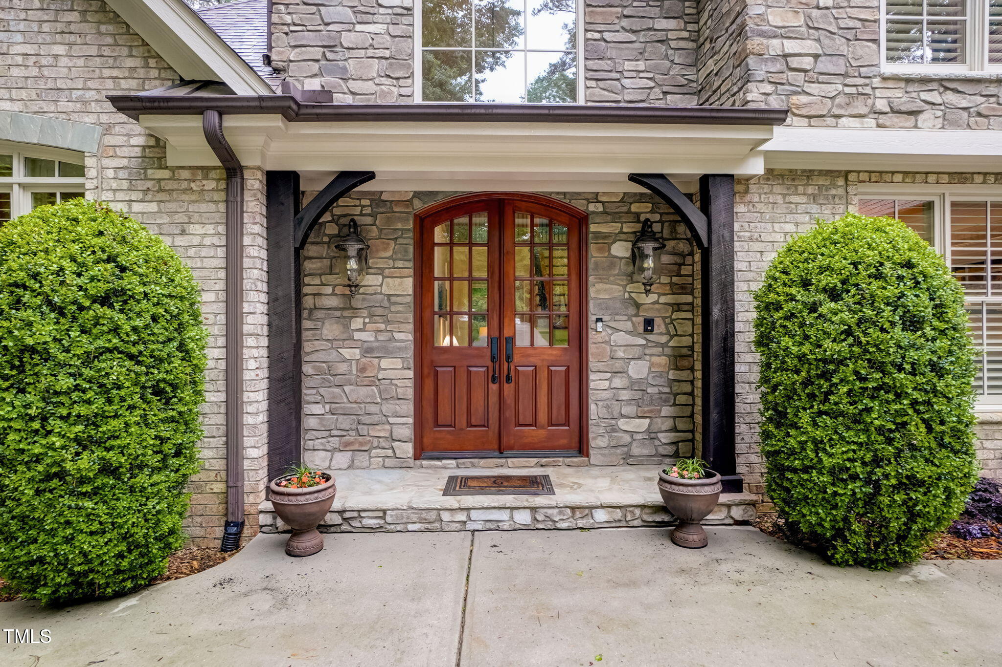 1300 Caistor Lane