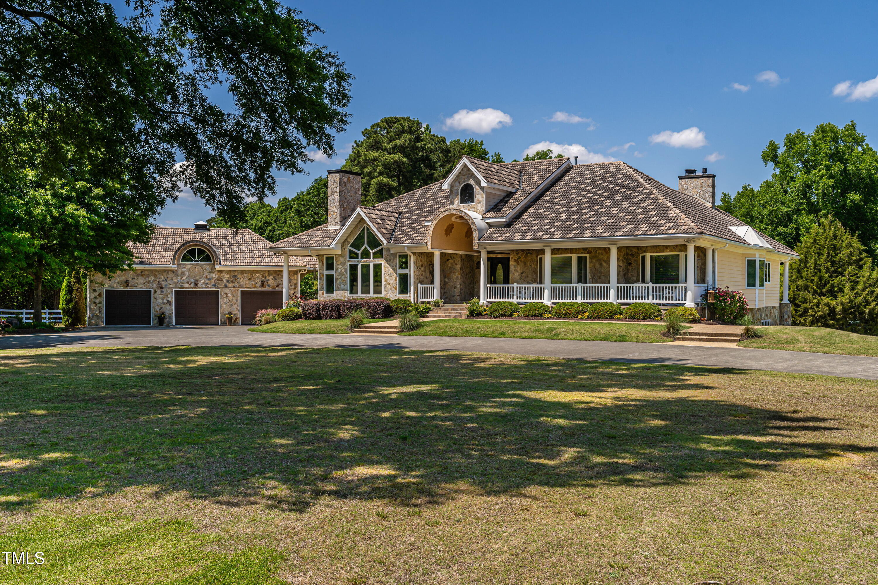Durham, North Carolina 27703, United States, 4 Bedrooms Bedrooms, ,4 BathroomsBathrooms,Residential,Pending,129860