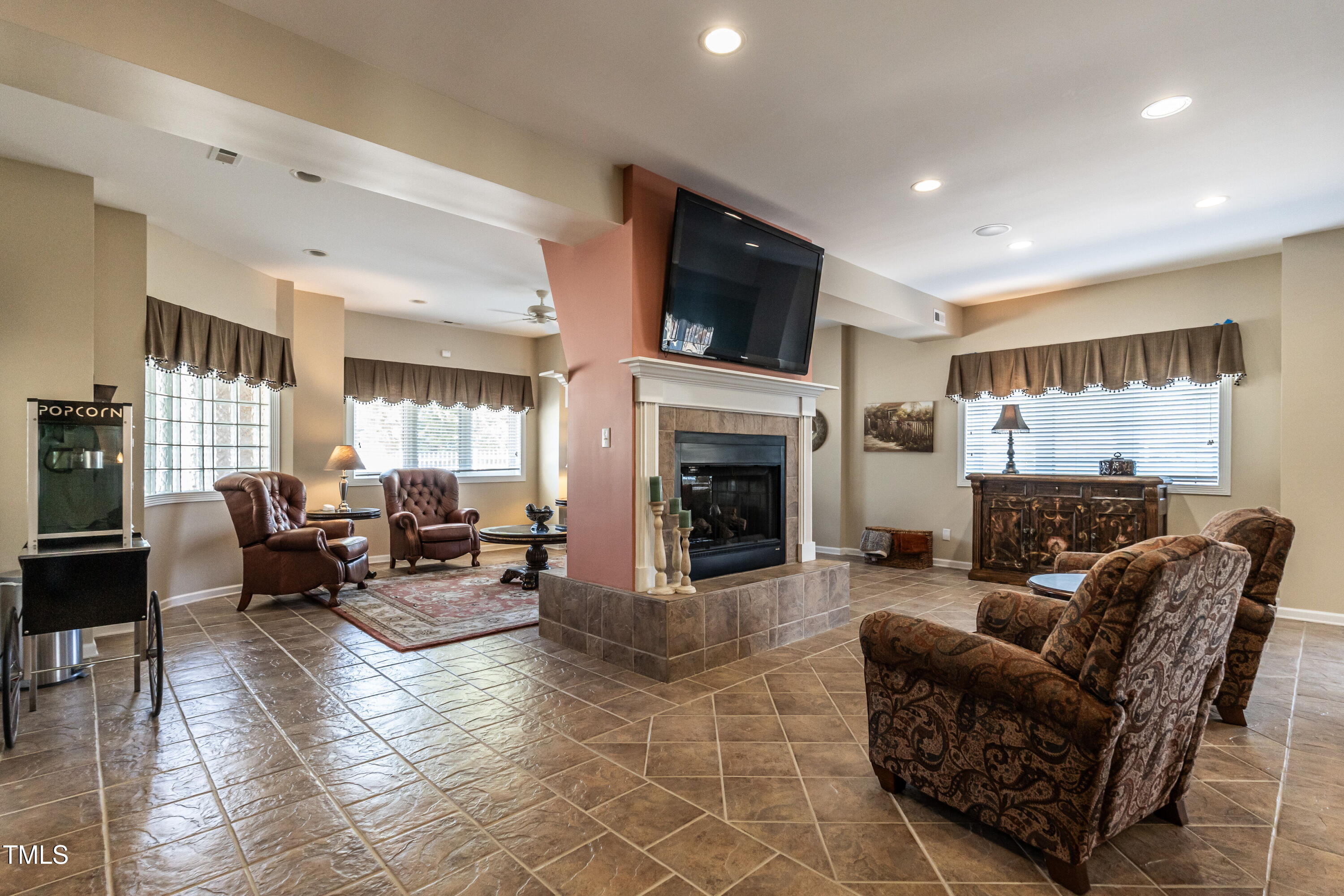 Durham, North Carolina 27703, United States, 4 Bedrooms Bedrooms, ,4 BathroomsBathrooms,Residential,Pending,129860