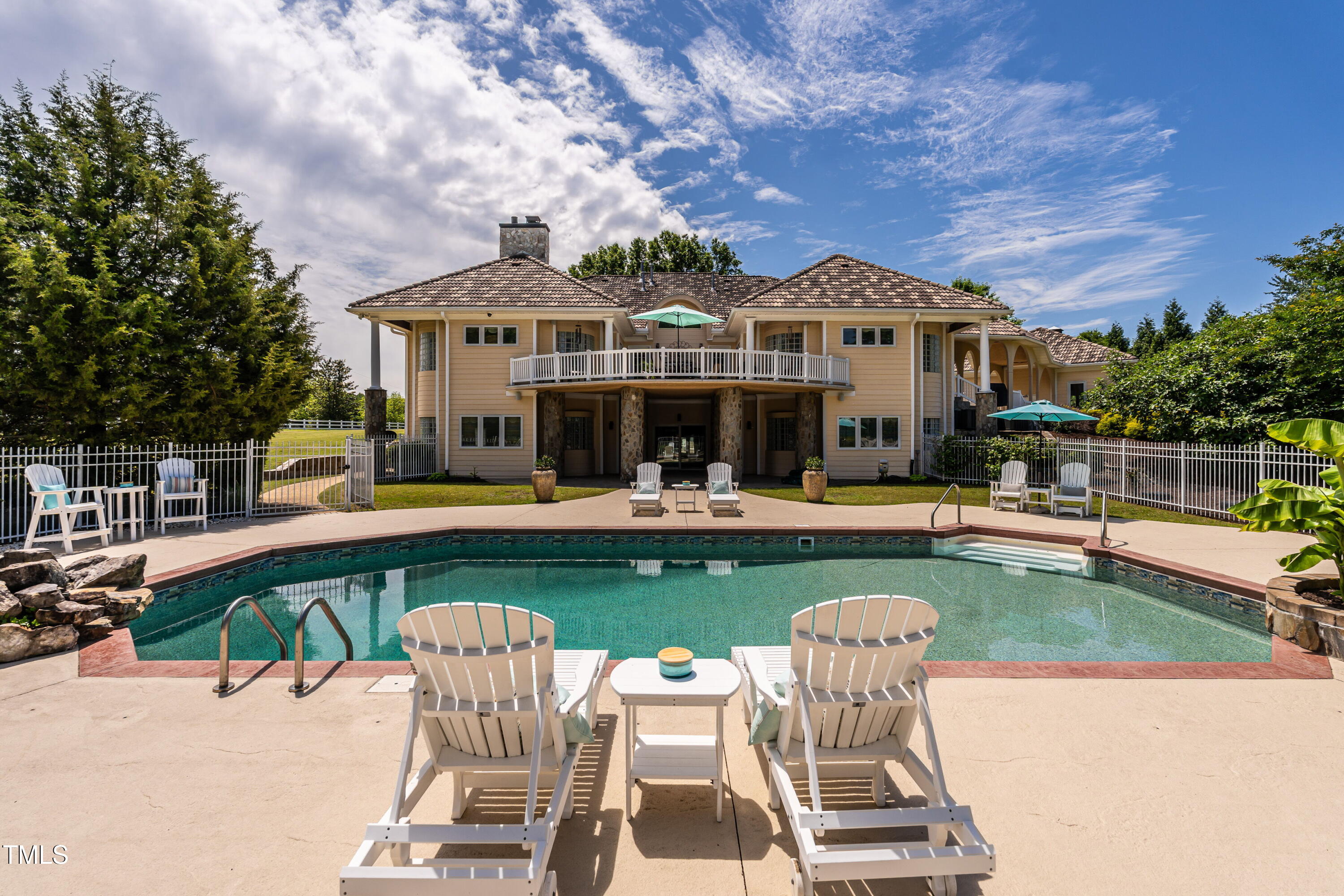 Durham, North Carolina 27703, United States, 4 Bedrooms Bedrooms, ,4 BathroomsBathrooms,Residential,Pending,129860