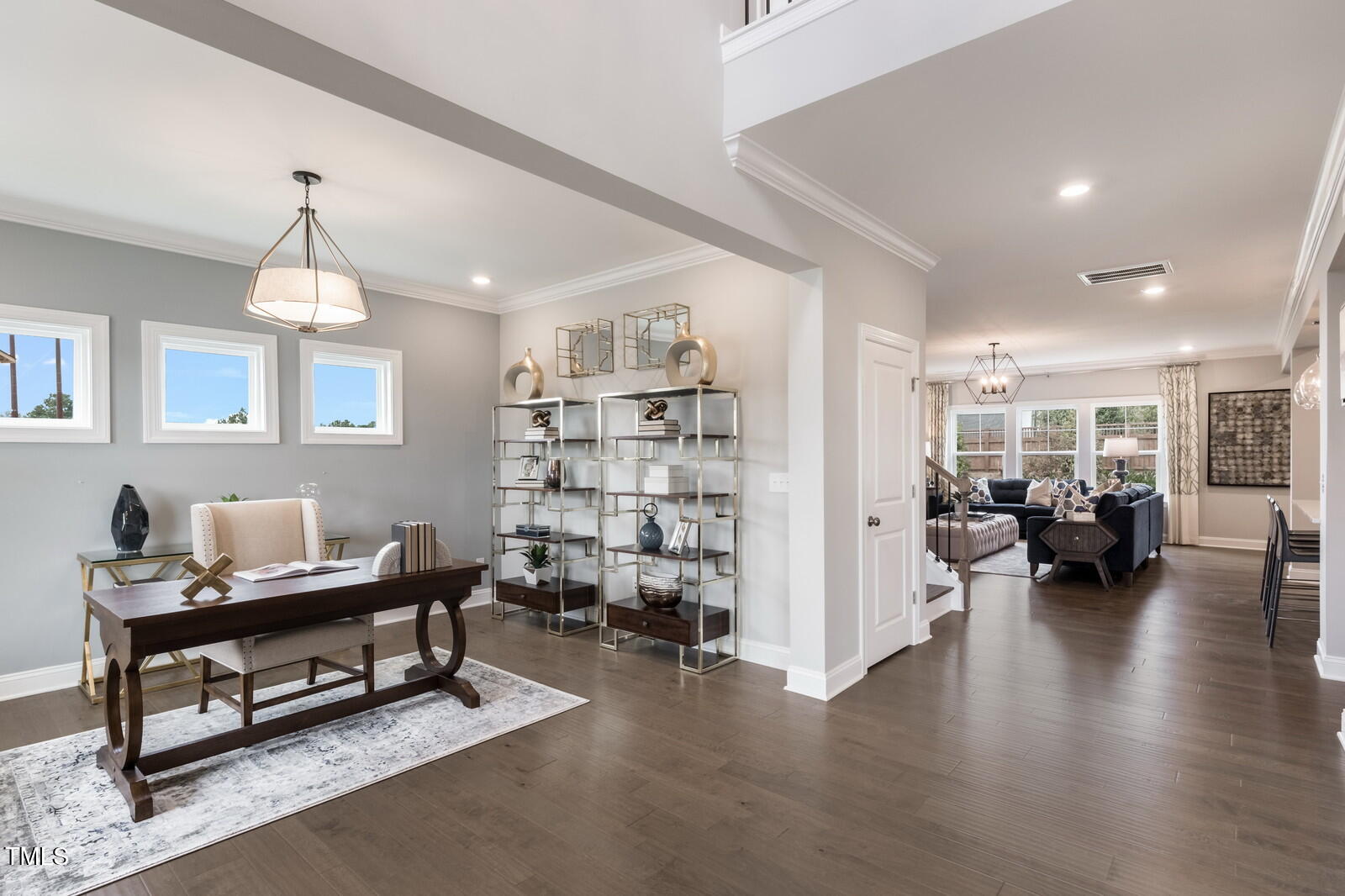 108 E Fountainhead Lane