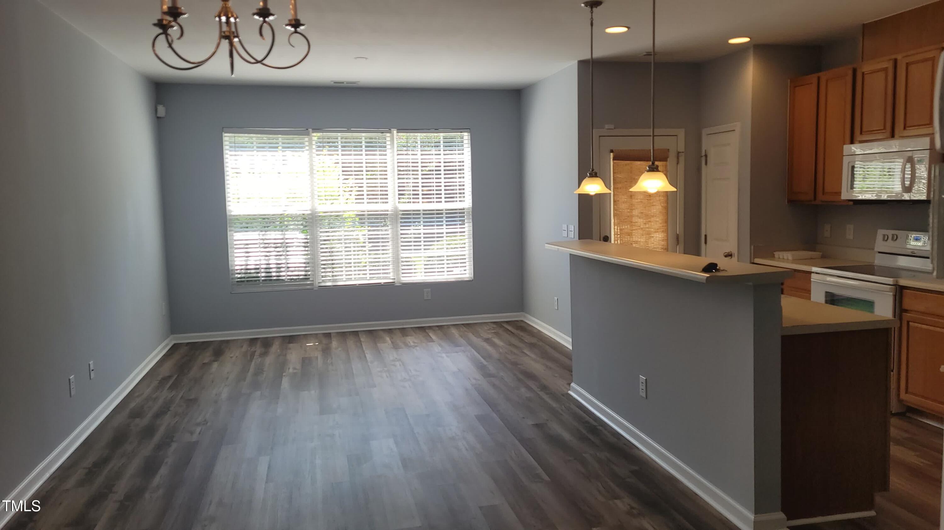 958 Shining Wire Way
