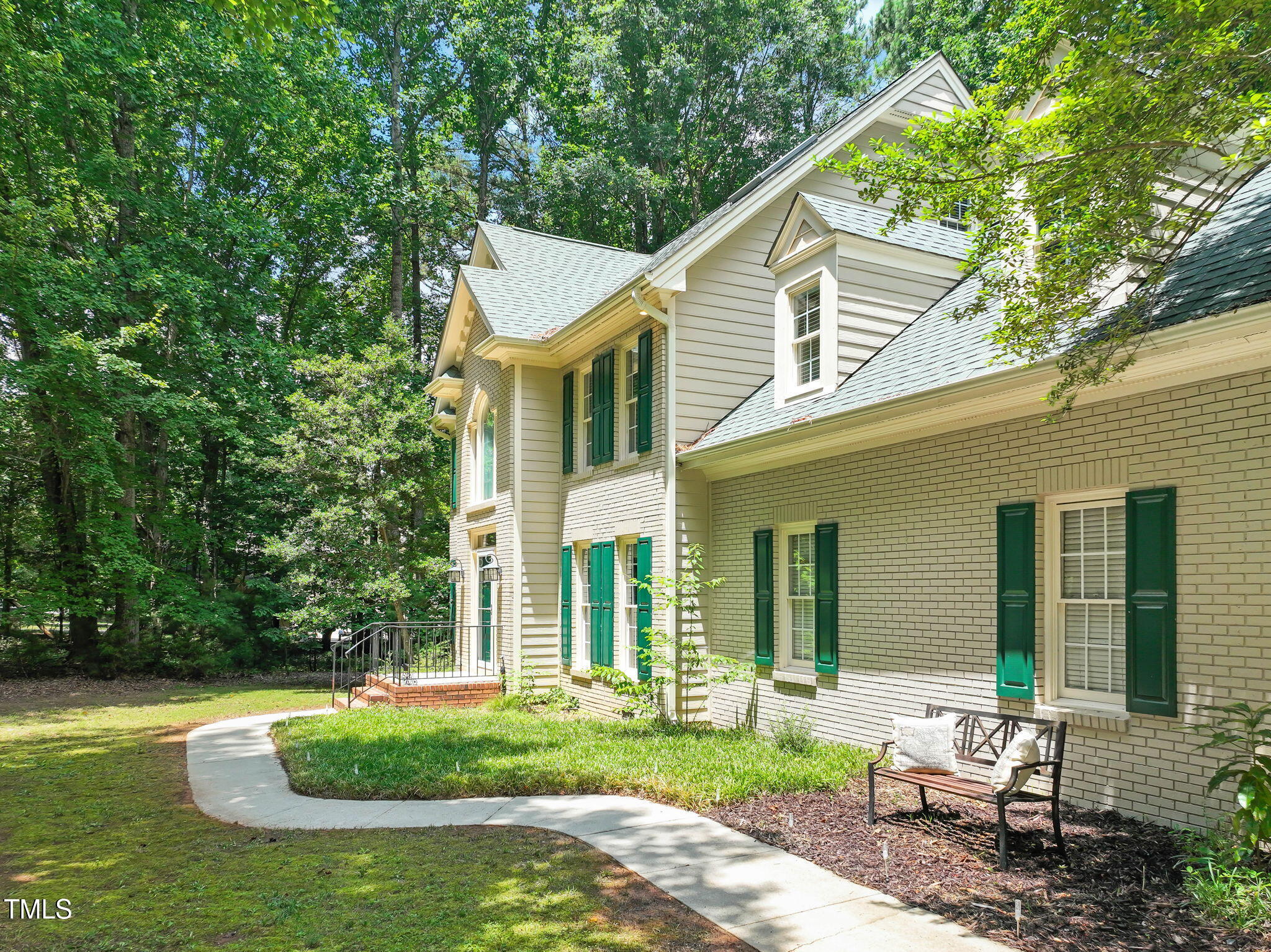 2401 Worthing Court