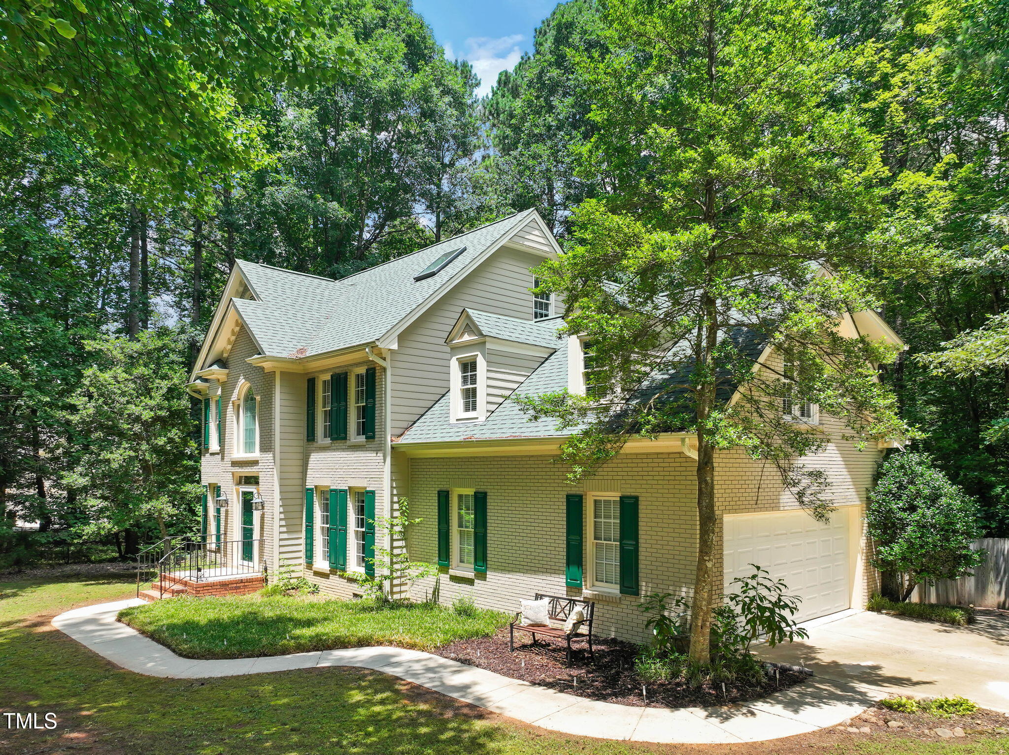 2401 Worthing Court