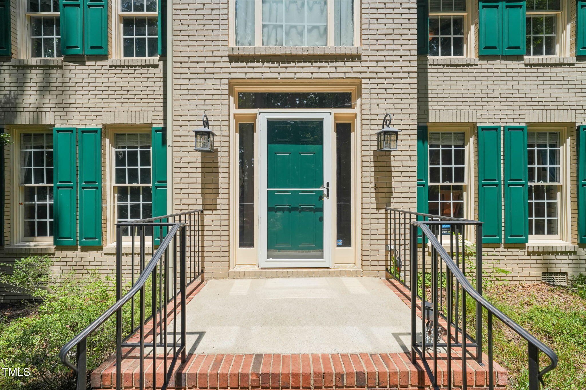 2401 Worthing Court