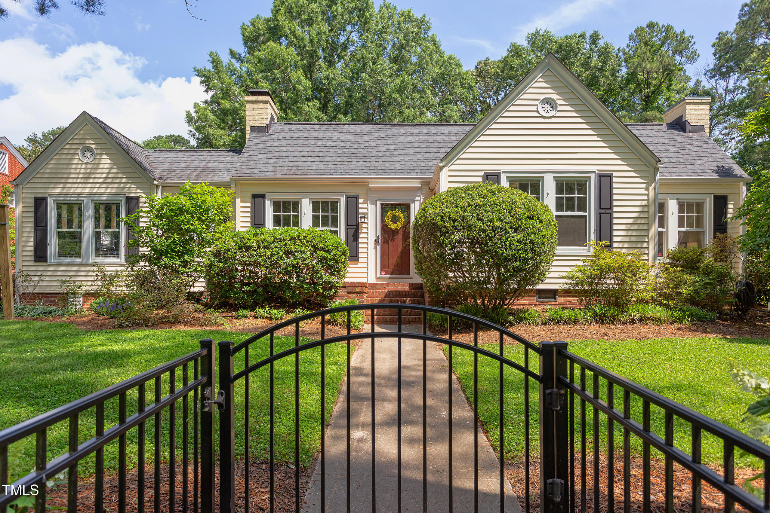 800 E Forest Hills Boulevard
