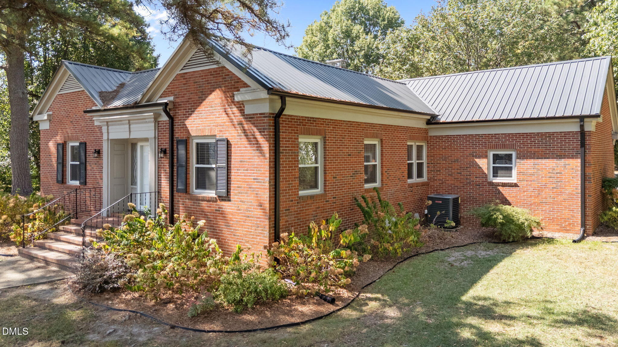 215 E Branch Street E