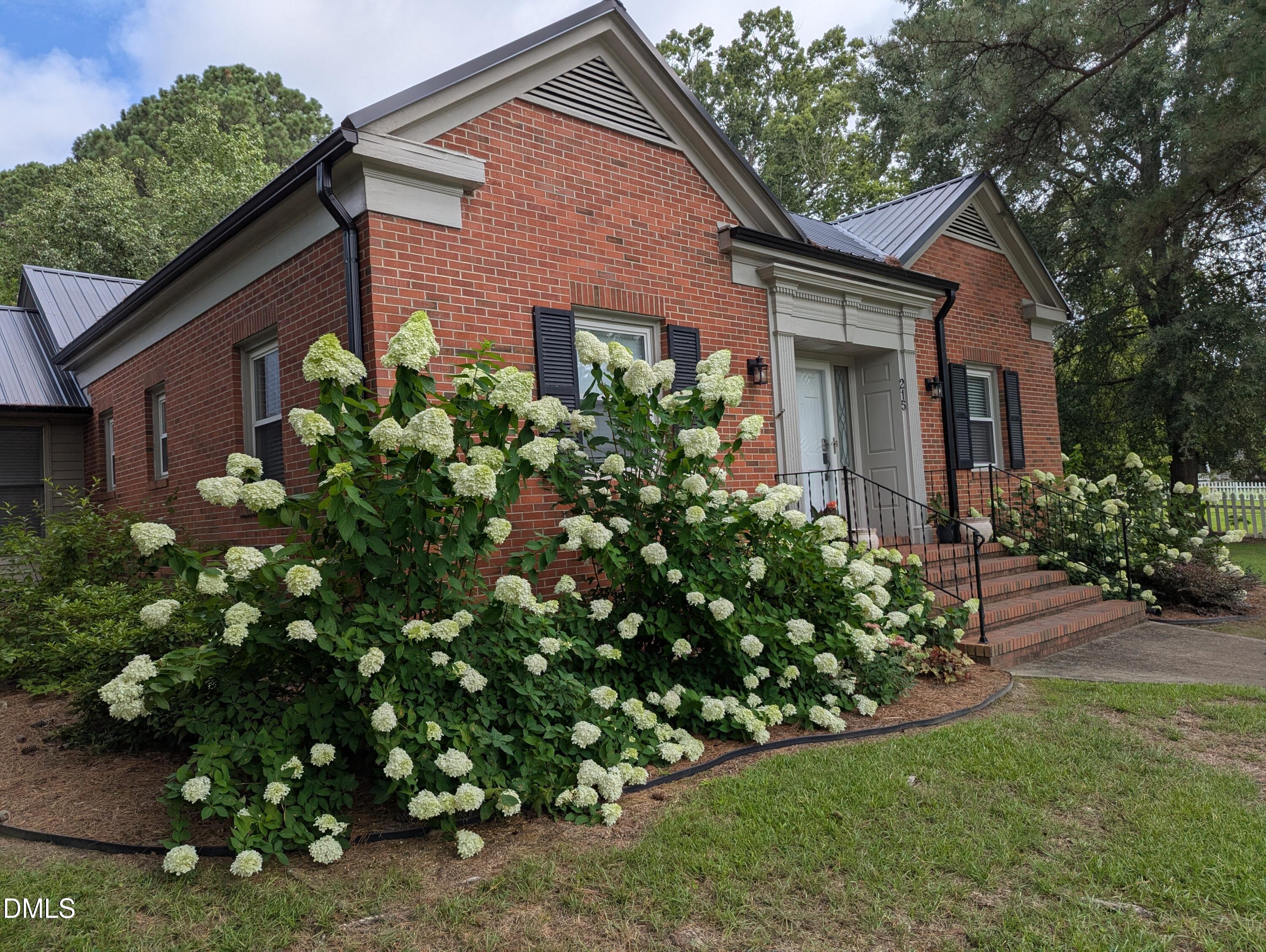 215 E Branch Street E