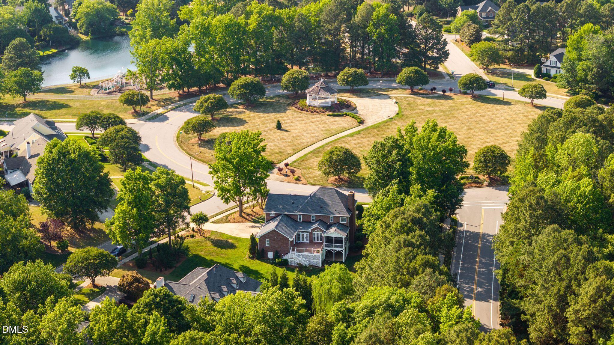 104 Circle On The Green Green