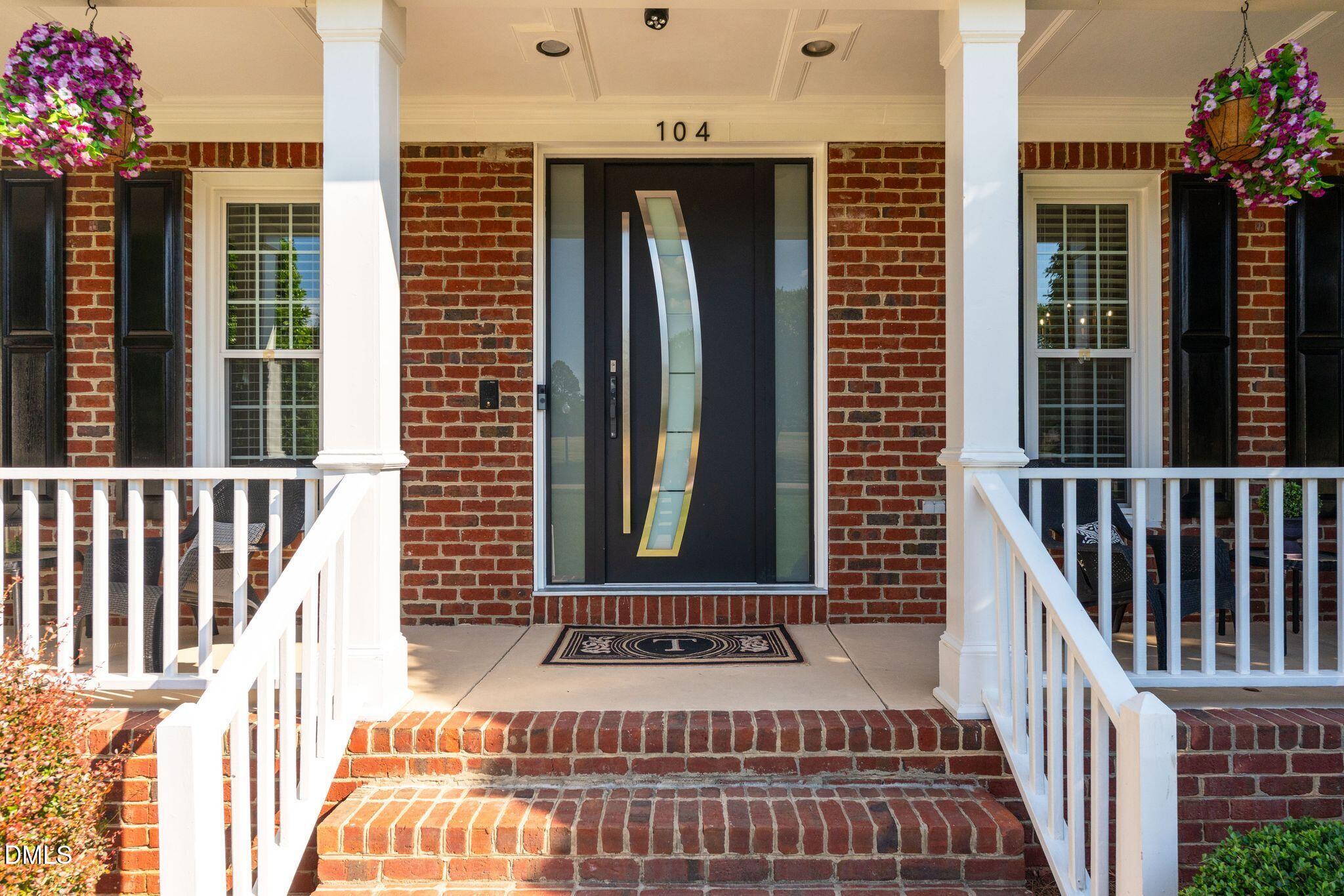104 Circle On The Green Green