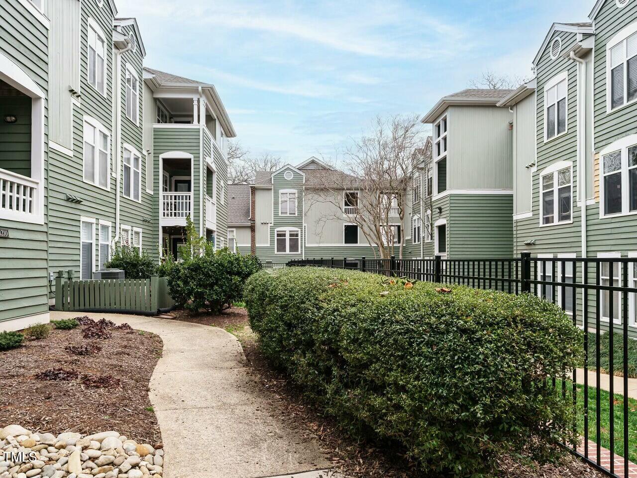 1210 Westview Lane 201