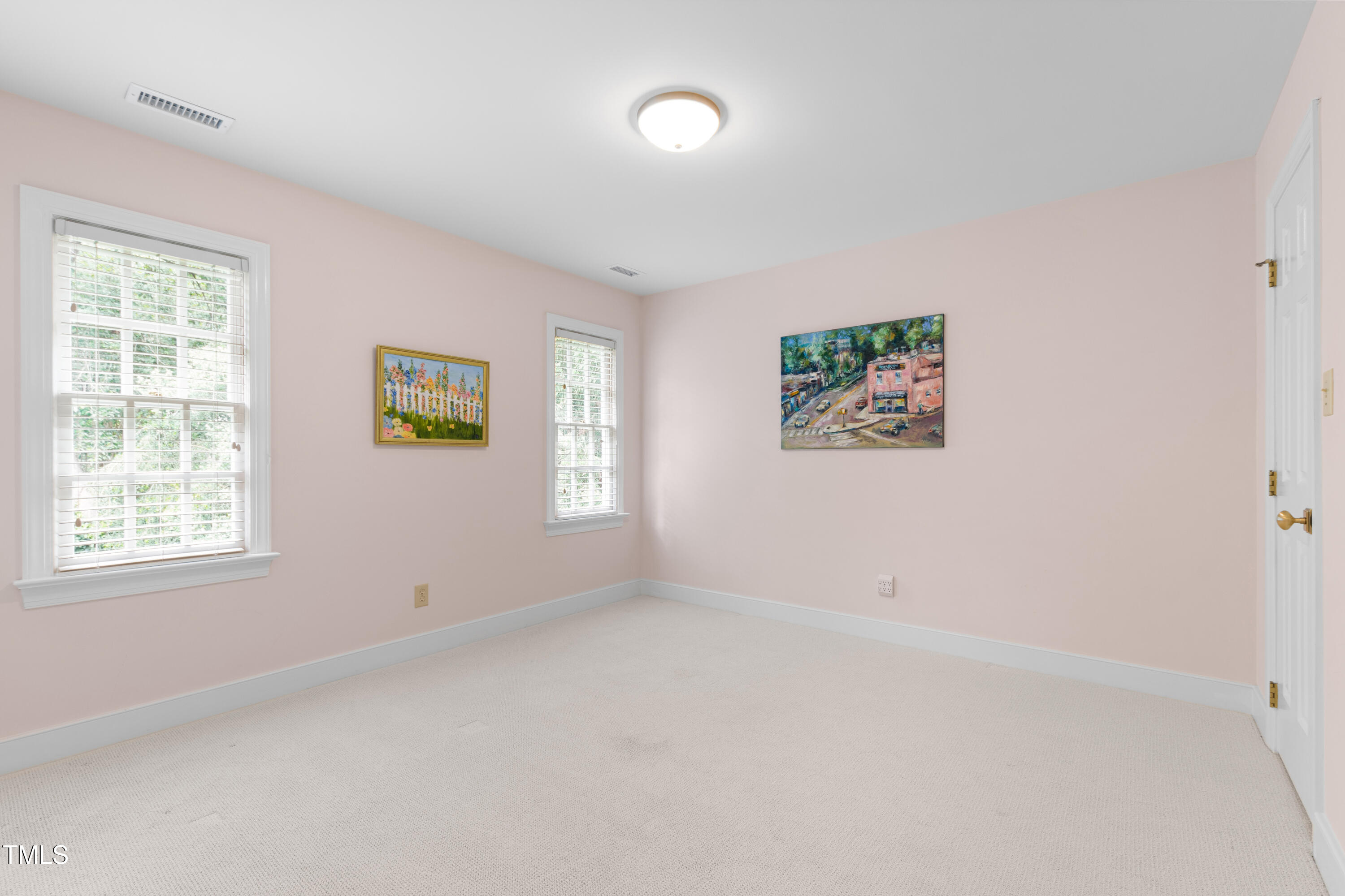 Raleigh, North Carolina 27608, United States, 4 Bedrooms Bedrooms, ,3 BathroomsBathrooms,Residential,Pending,125655