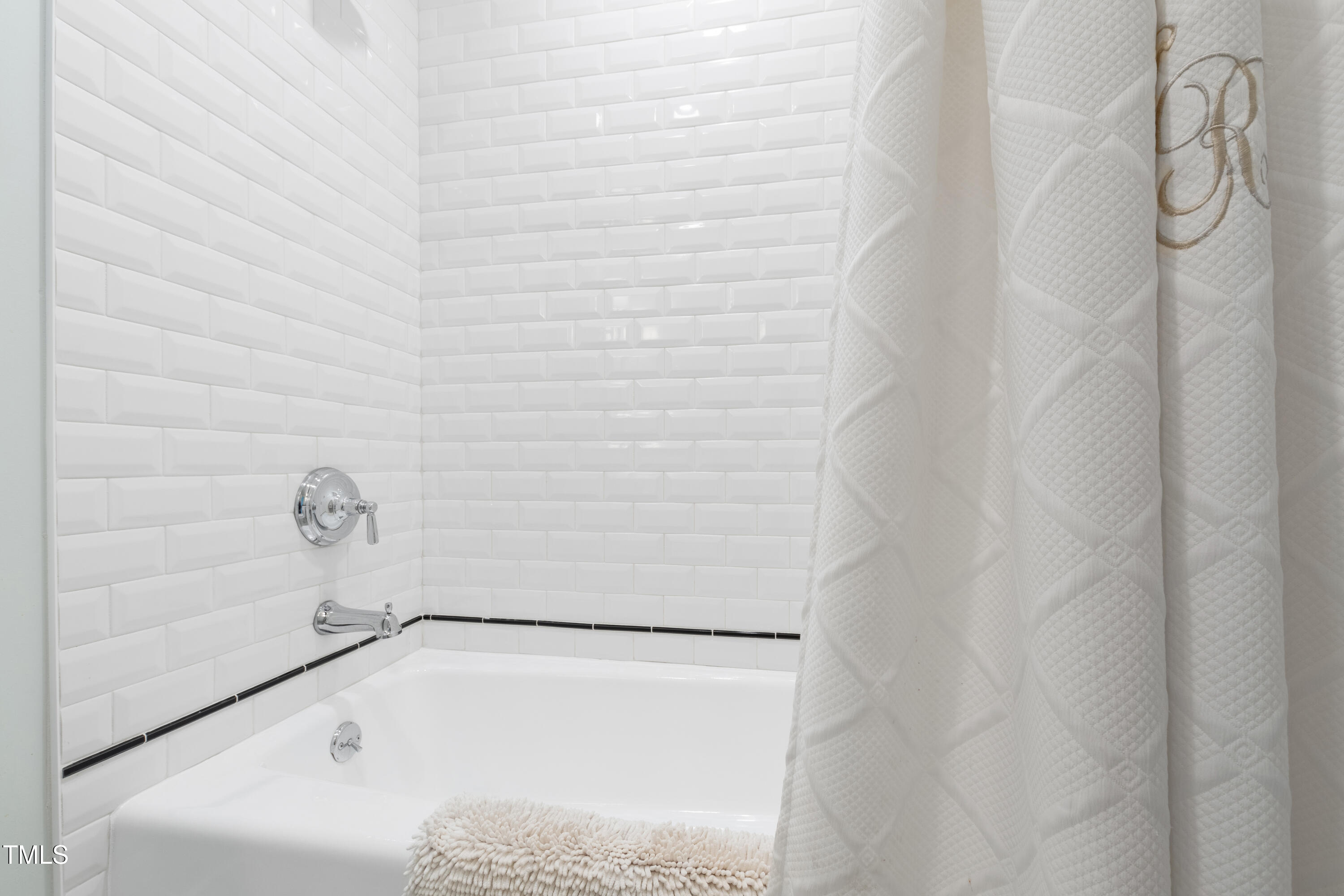 Raleigh, North Carolina 27608, United States, 4 Bedrooms Bedrooms, ,3 BathroomsBathrooms,Residential,Pending,125655