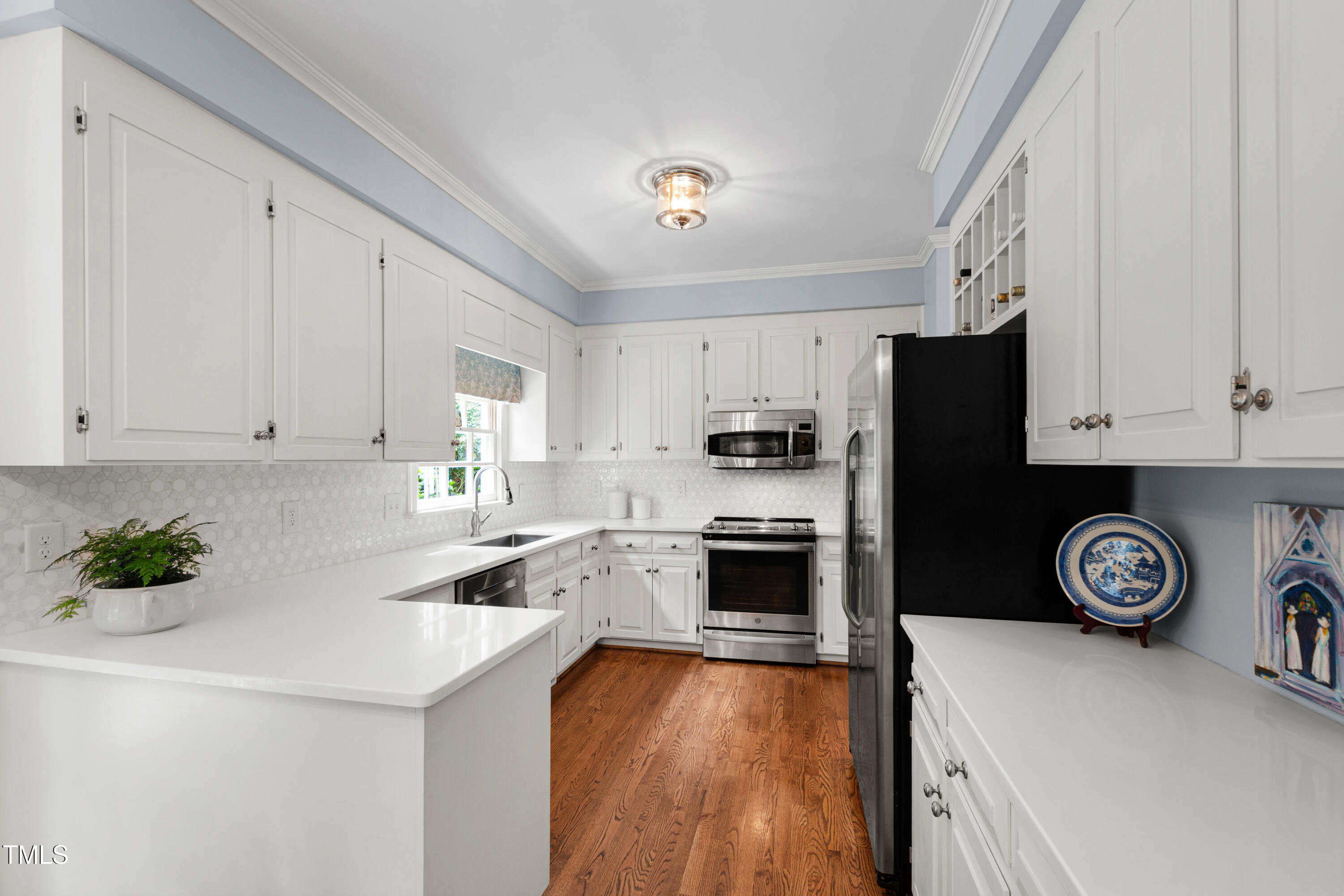 Raleigh, North Carolina 27608, United States, 4 Bedrooms Bedrooms, ,3 BathroomsBathrooms,Residential,Pending,125655