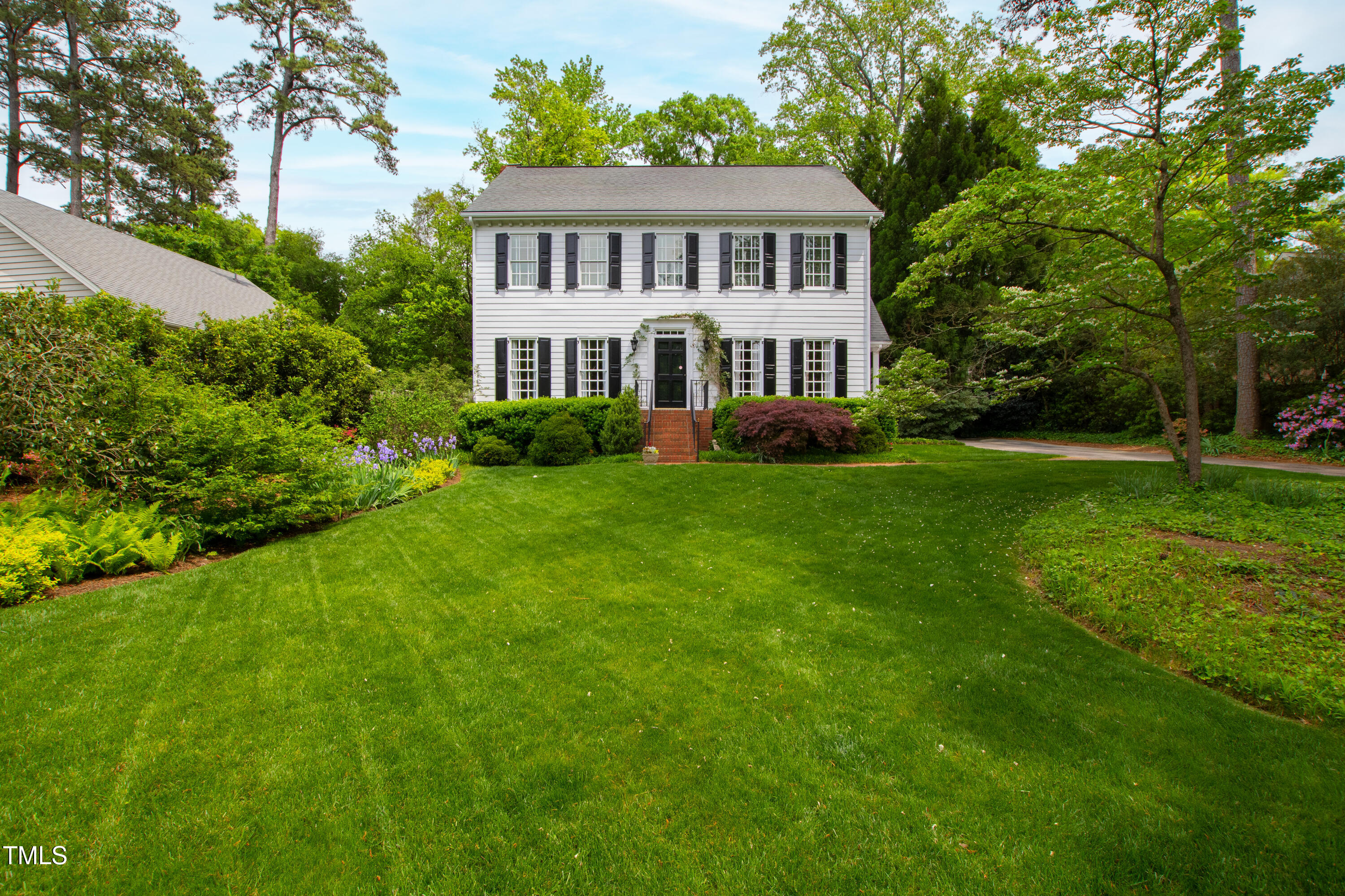 Raleigh, North Carolina 27608, United States, 4 Bedrooms Bedrooms, ,3 BathroomsBathrooms,Residential,Pending,125655