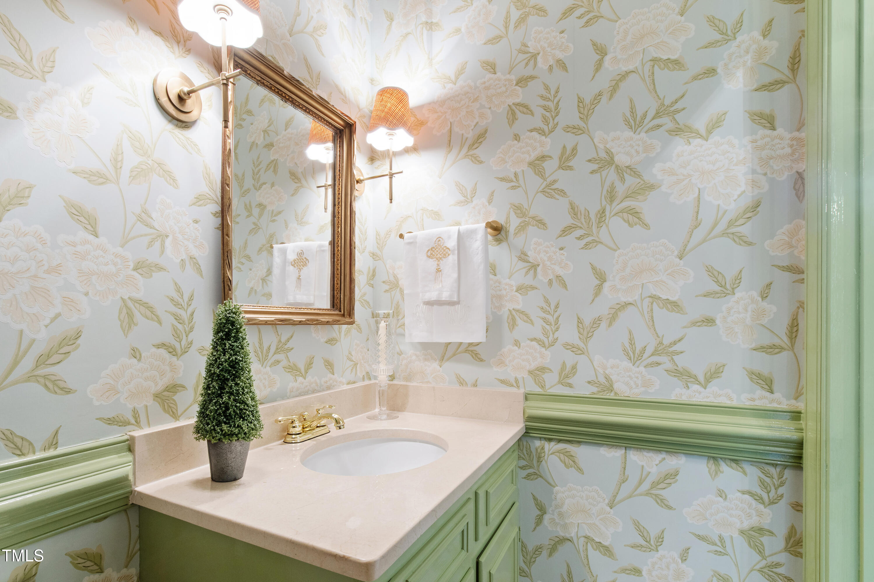 Raleigh, North Carolina 27608, United States, 4 Bedrooms Bedrooms, ,3 BathroomsBathrooms,Residential,Pending,125655