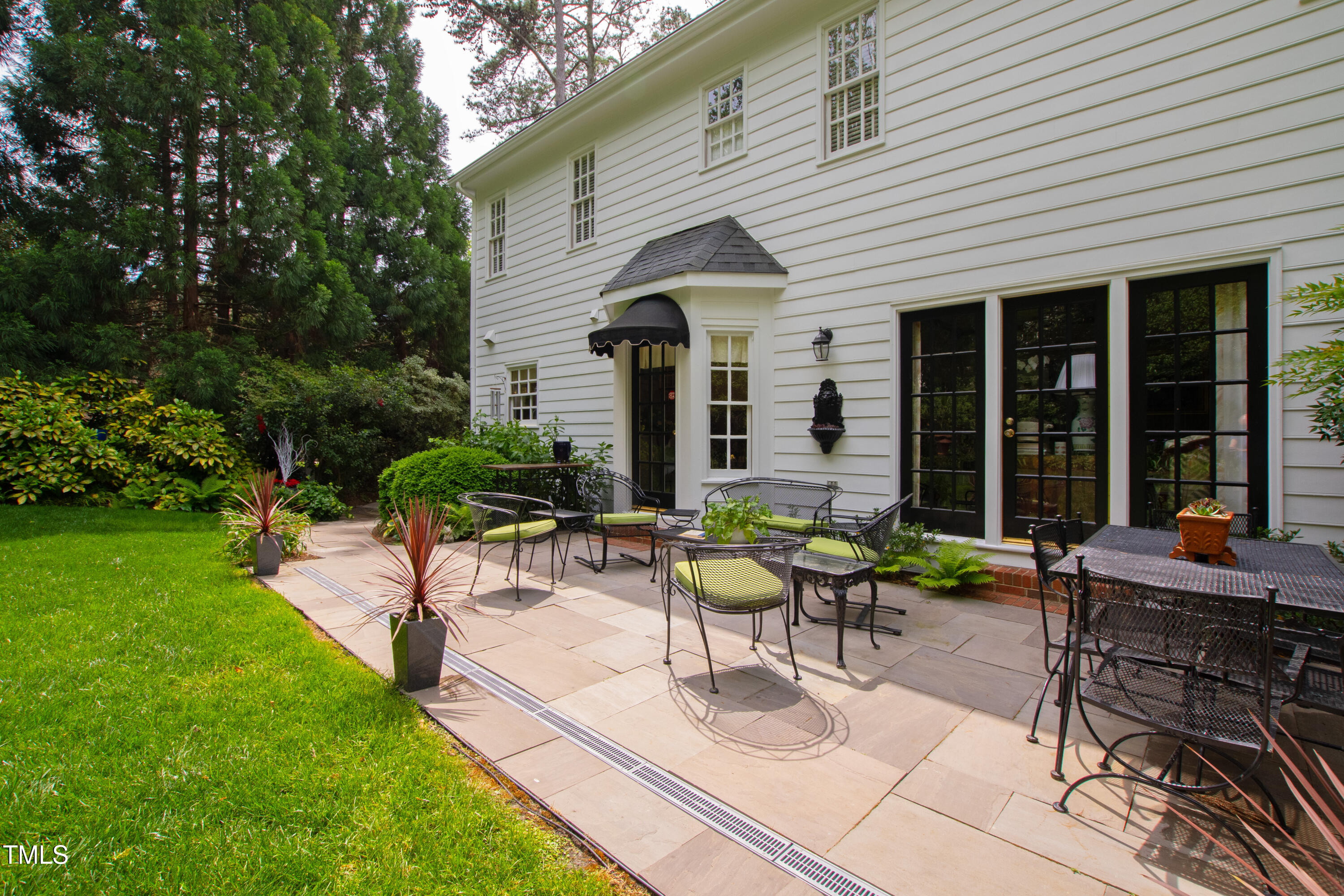 Raleigh, North Carolina 27608, United States, 4 Bedrooms Bedrooms, ,3 BathroomsBathrooms,Residential,Pending,125655