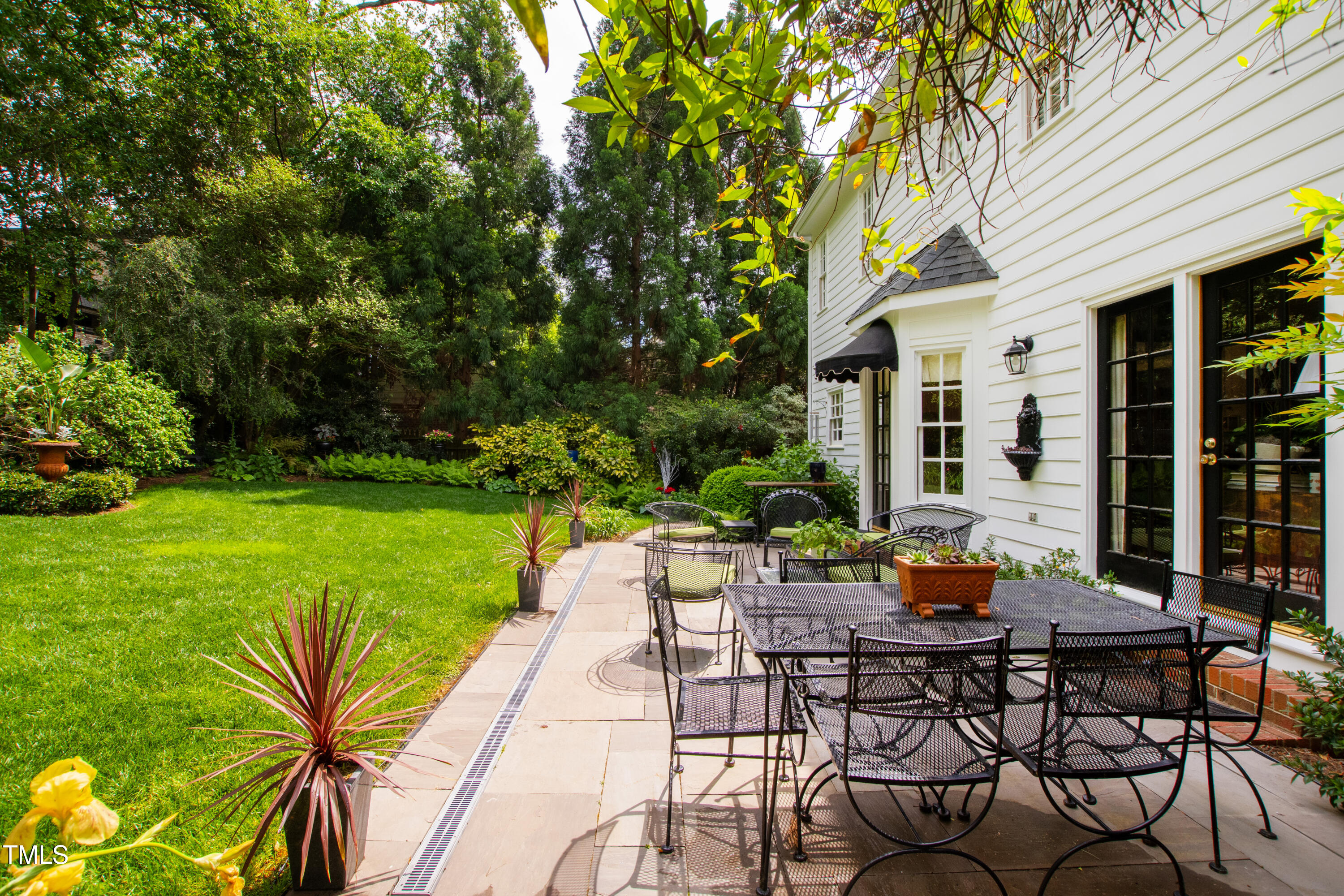 Raleigh, North Carolina 27608, United States, 4 Bedrooms Bedrooms, ,3 BathroomsBathrooms,Residential,Pending,125655