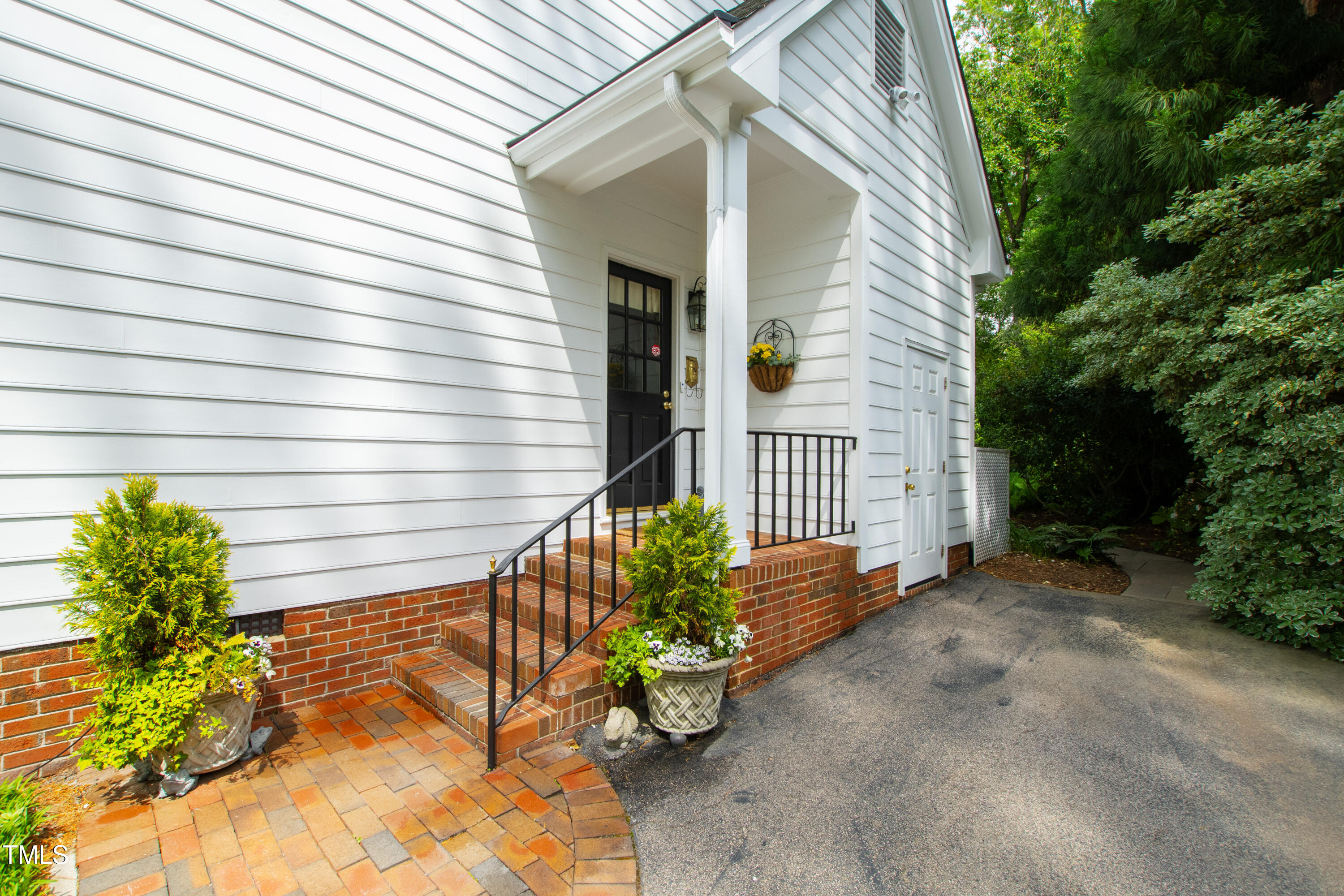 Raleigh, North Carolina 27608, United States, 4 Bedrooms Bedrooms, ,3 BathroomsBathrooms,Residential,Pending,125655