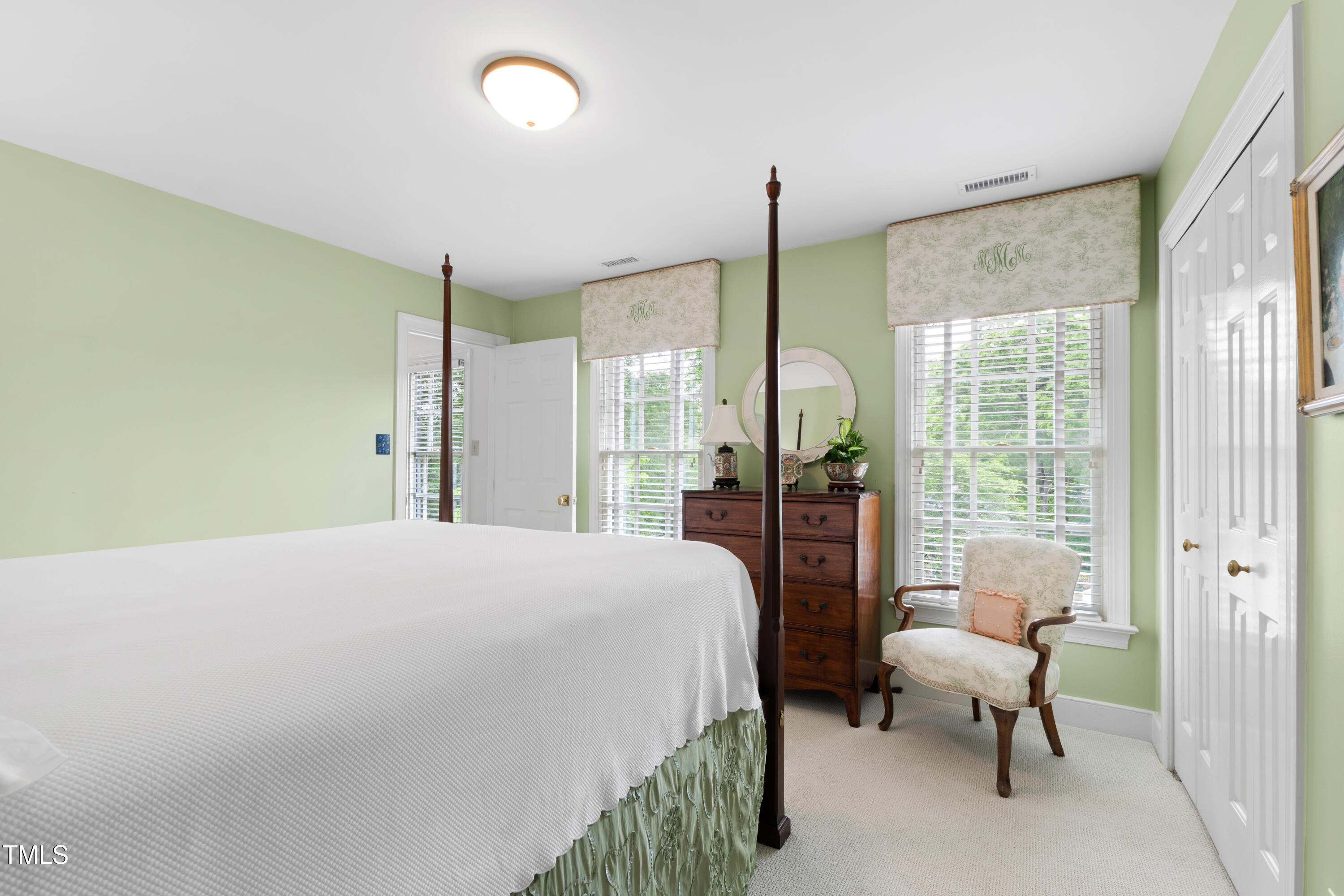 Raleigh, North Carolina 27608, United States, 4 Bedrooms Bedrooms, ,3 BathroomsBathrooms,Residential,Pending,125655