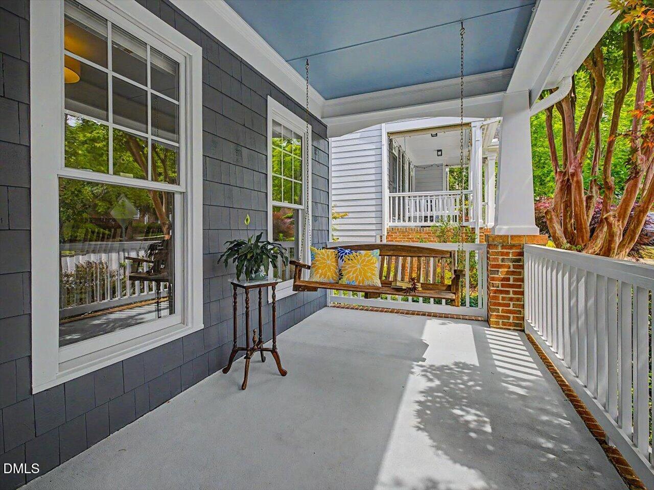 913 Edgewater Circle