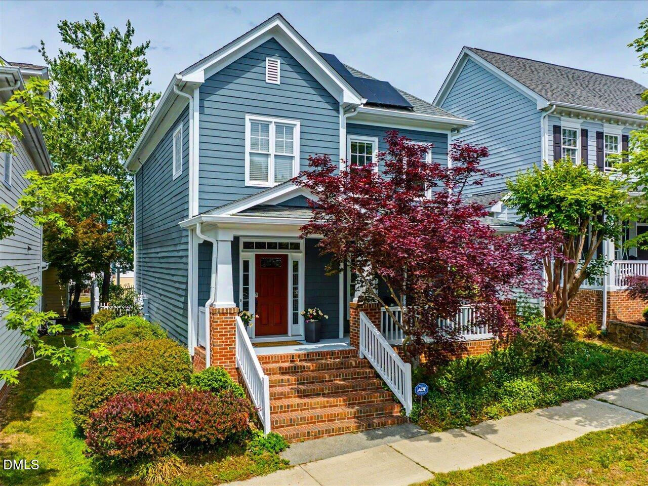 913 Edgewater Circle