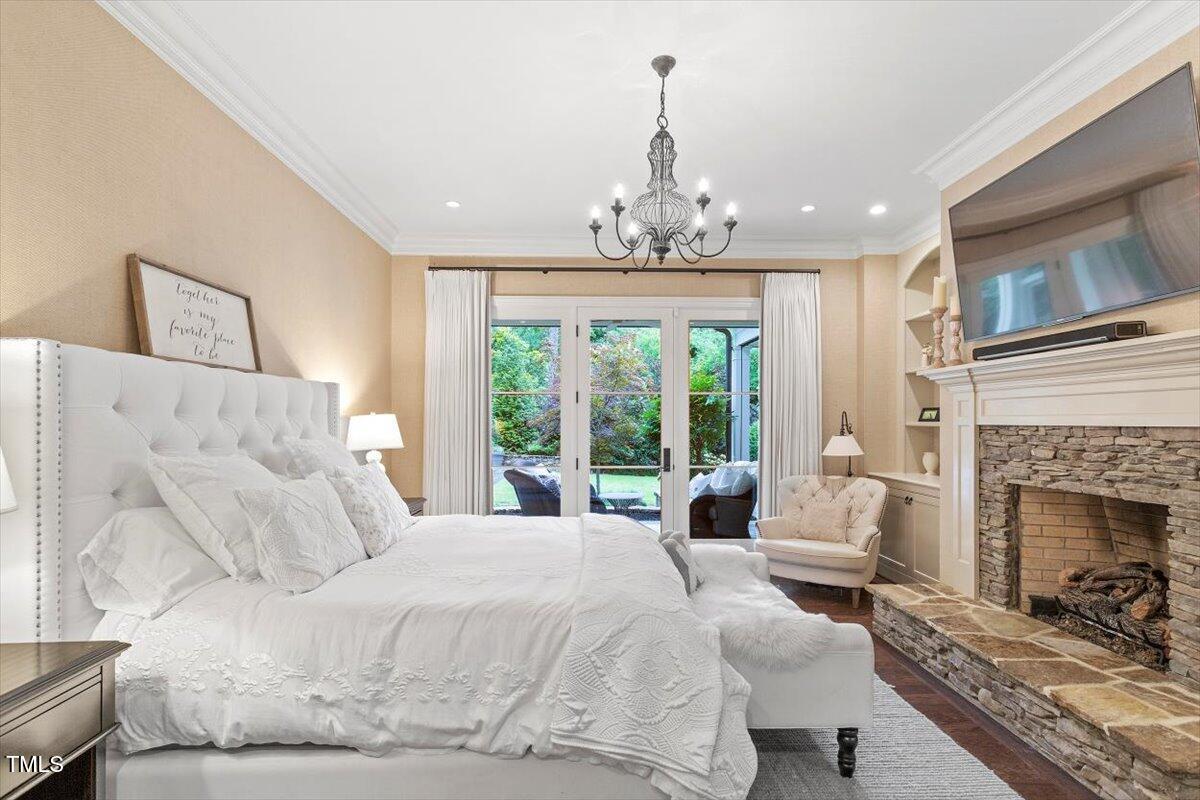 800 Lakestone Drive